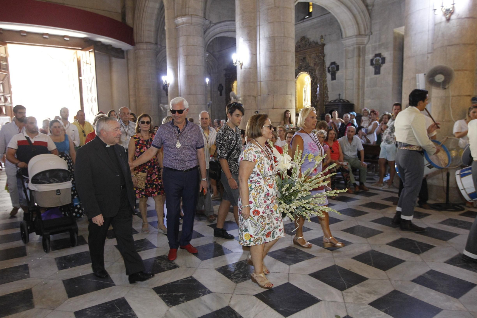 Fotogalería ofrenda floral a la Virgen del Mar. Feria de Almería 2019