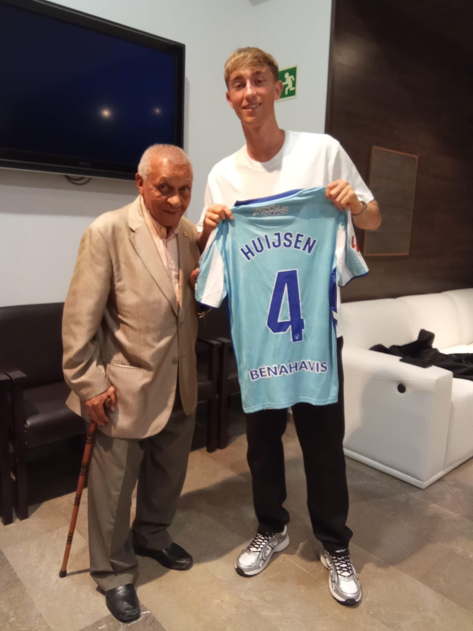 Dean Huijsen, talismán: Vibra con su Málaga CF