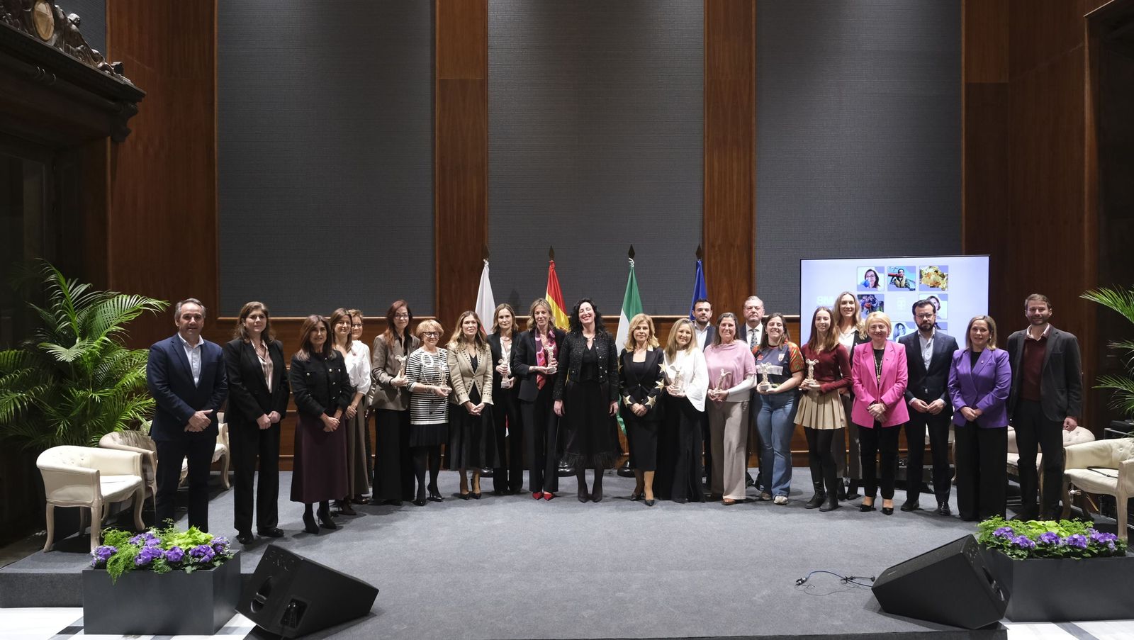 Entrega de los galardones por el Día Internacional de la Mujer, en imágenes