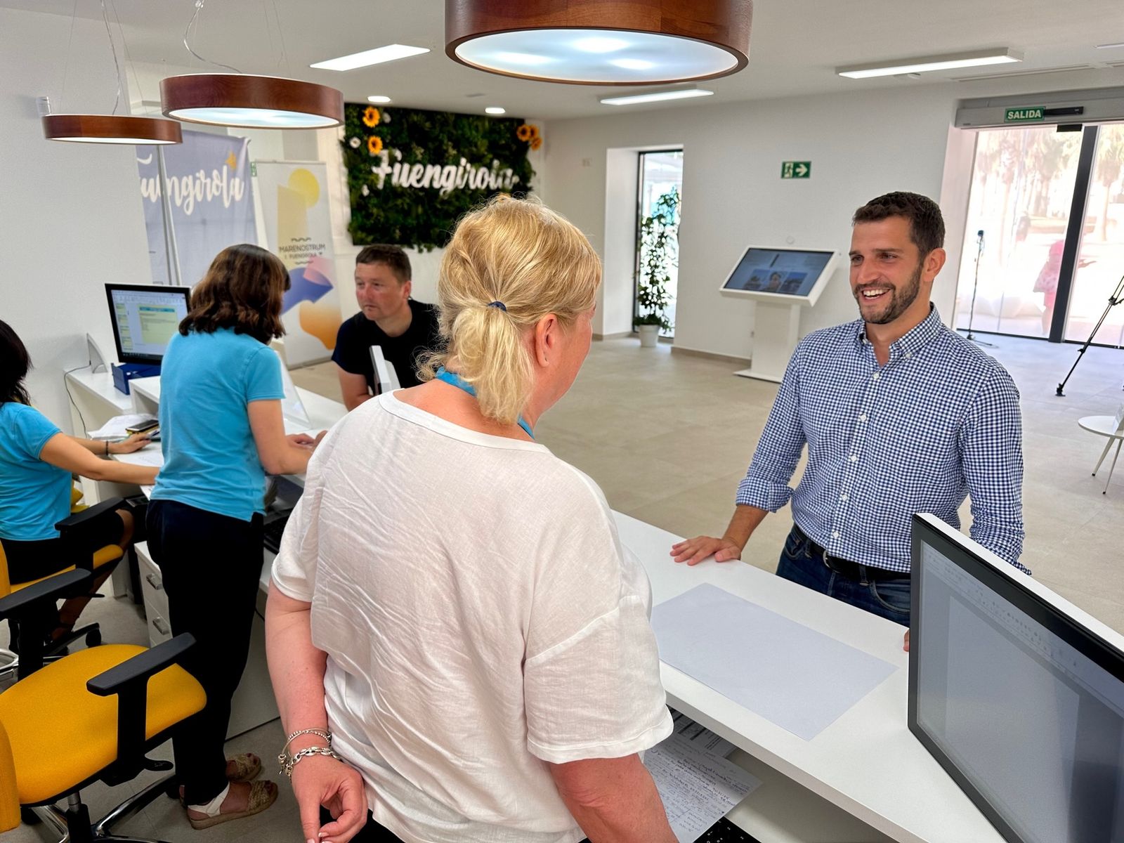 La visita institucional a la Oficina de Turismo.
