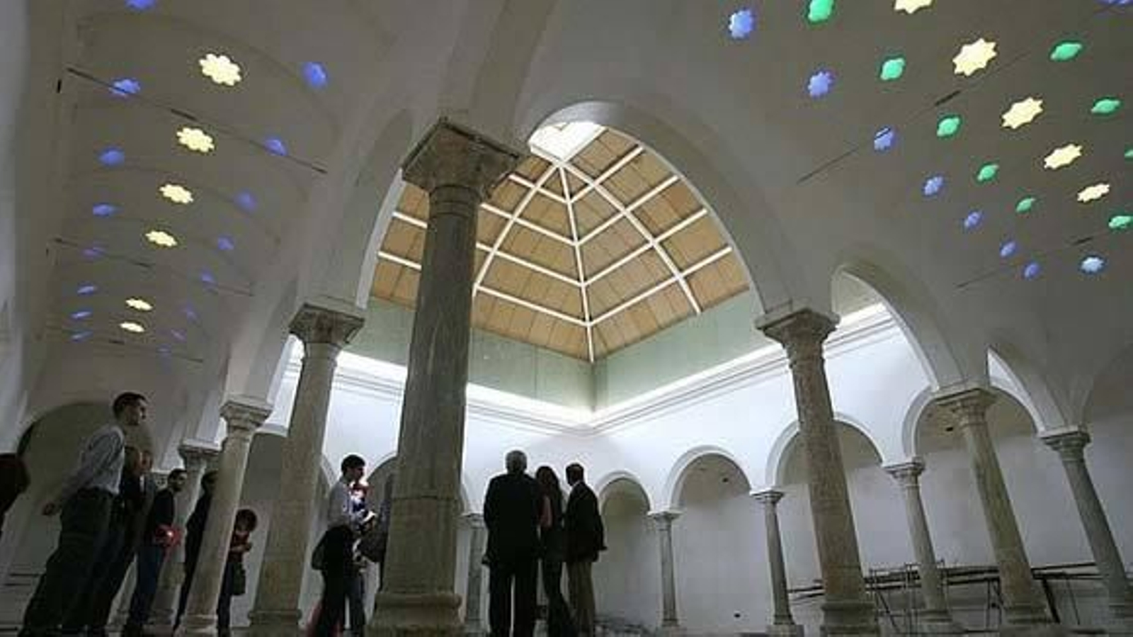 ¿Quién es el dueño de los Baños de la Reina Mora?