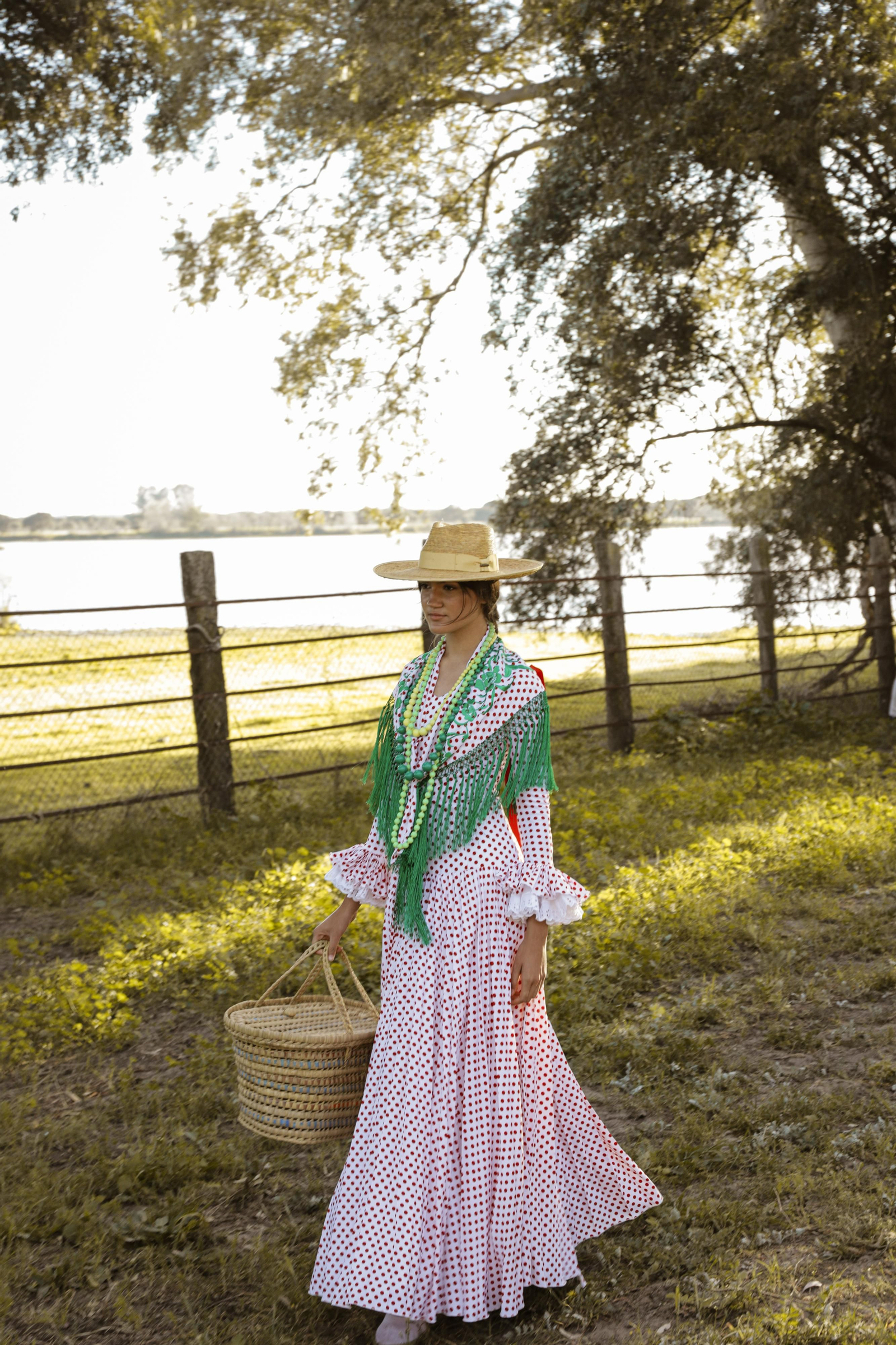 El Rocío 2023: Así es la nueva colección de moda flamenca de Gil Ortiz