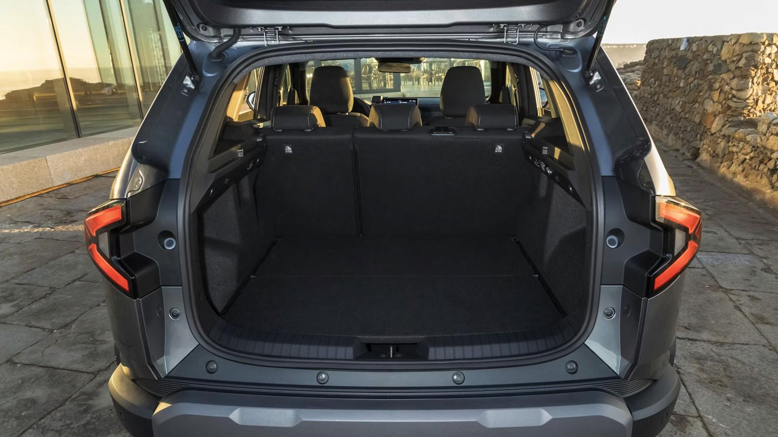 El maletero llega a alcanzar un volumen considerable sin necesidad de sacrificar ninguna de las plazas traseras.