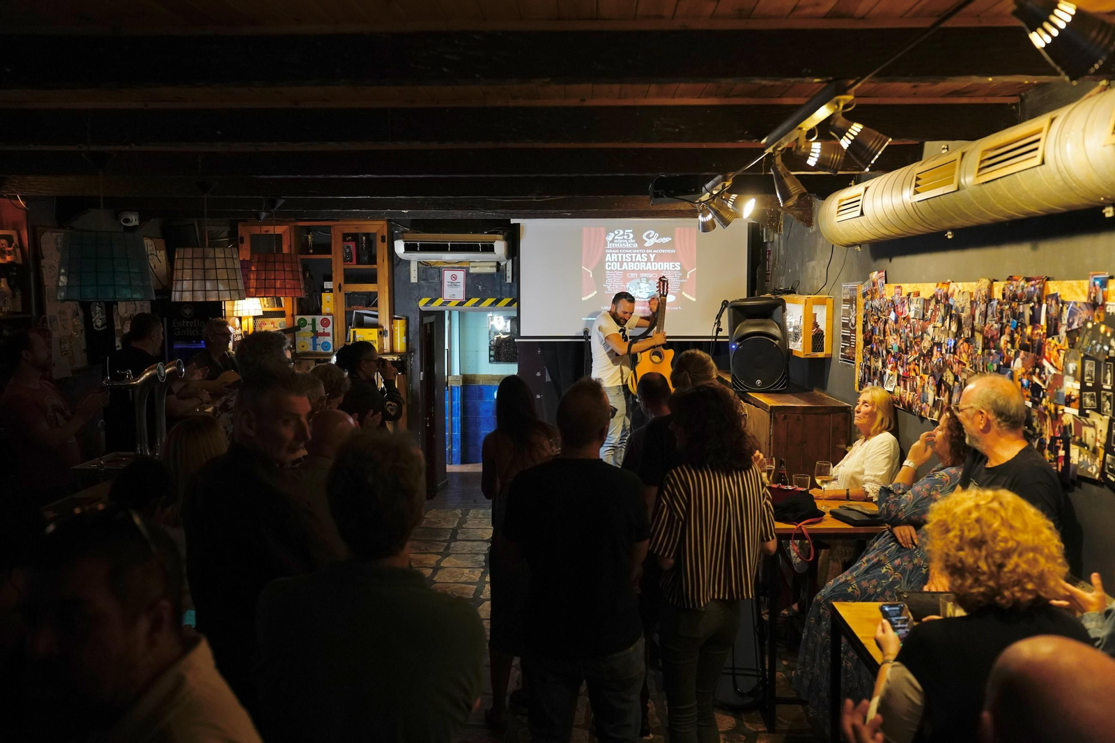 Las fotos del concierto acústico por el 25 aniversario de Café Teatro