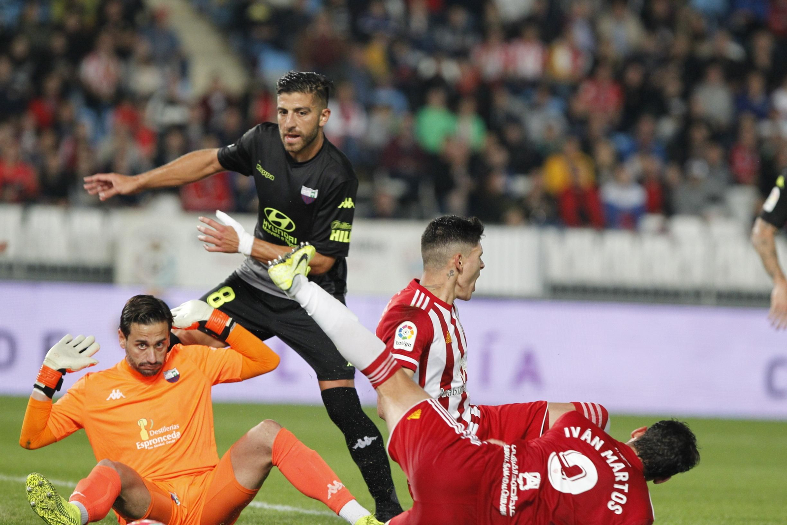 Casto niega culpabilidad en el claro penalti sobre Iván Martos