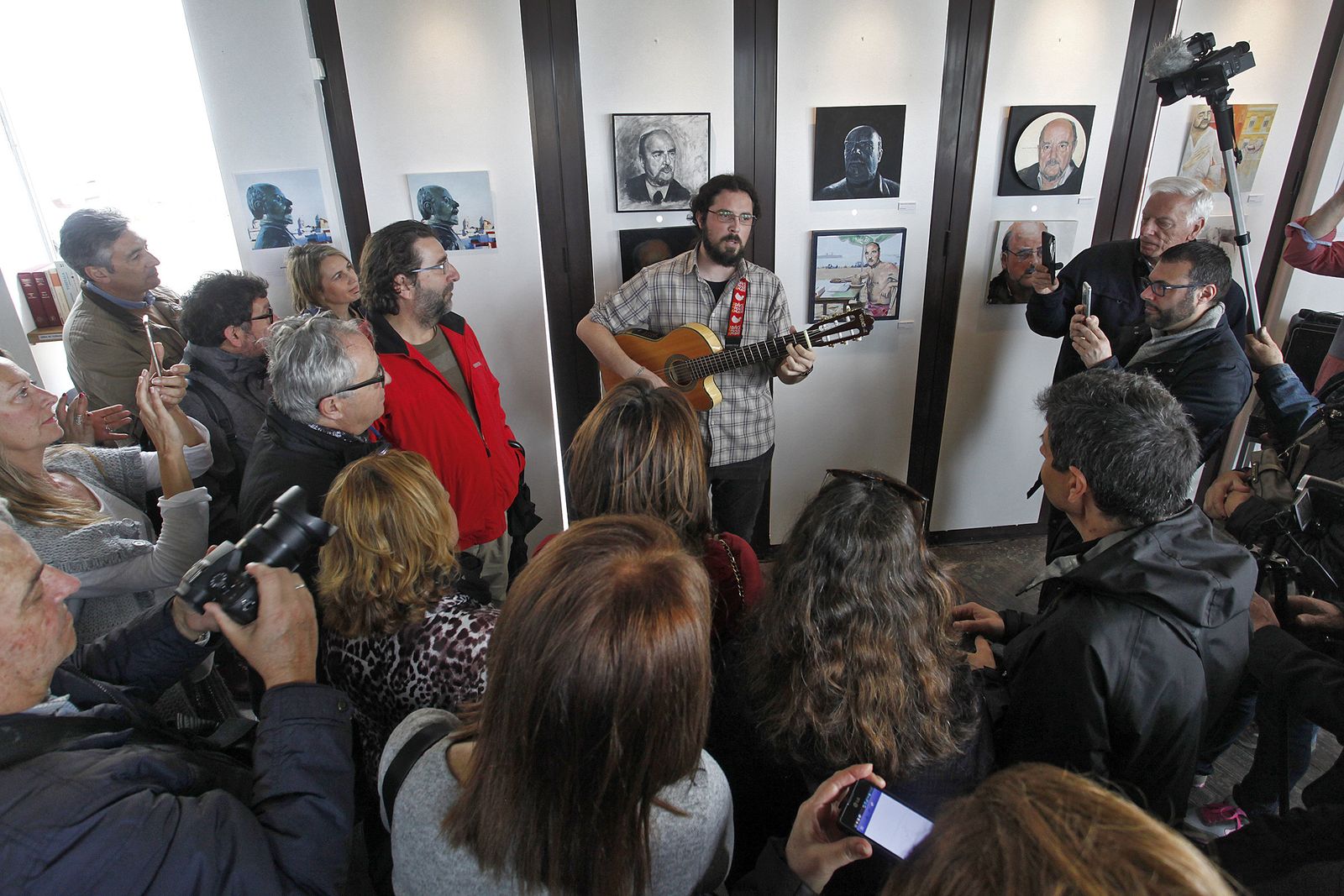 El músico Fernando Lobo, durante una intervención en una de las Rutas Quiñones.