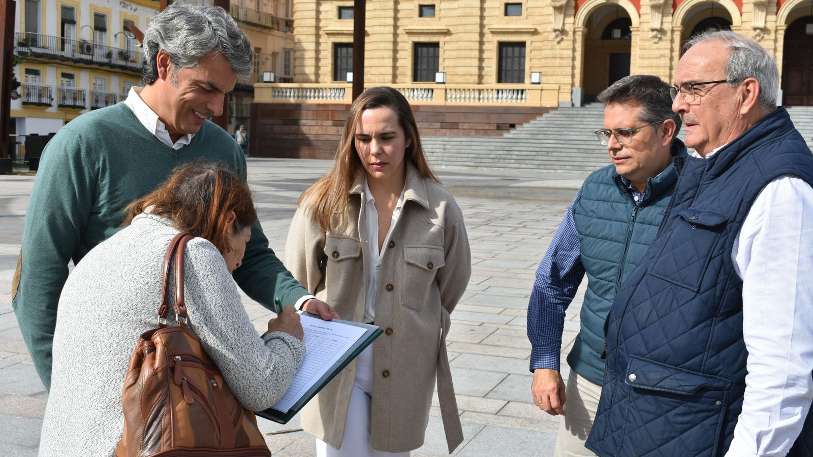 AxSí comienza a recoger firmas contra la subida del IBI en San Fernando.