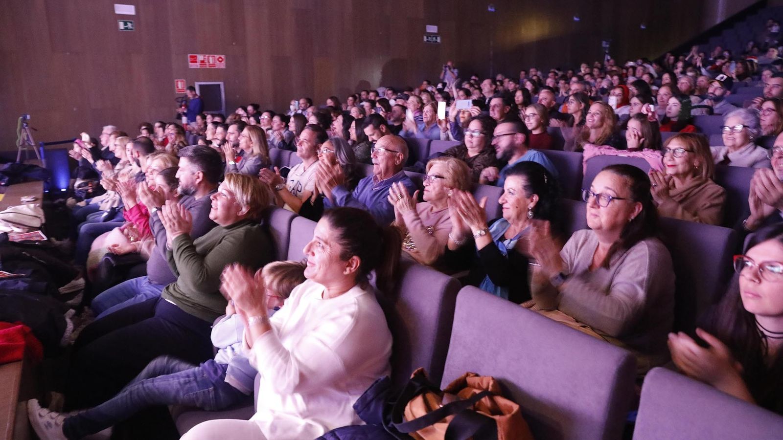 Las fotos de la Gala Solidaria de Navidad de la Escuela Municipal de Música, Danza y Teatro "Jose María Sánchez -Verdú"
