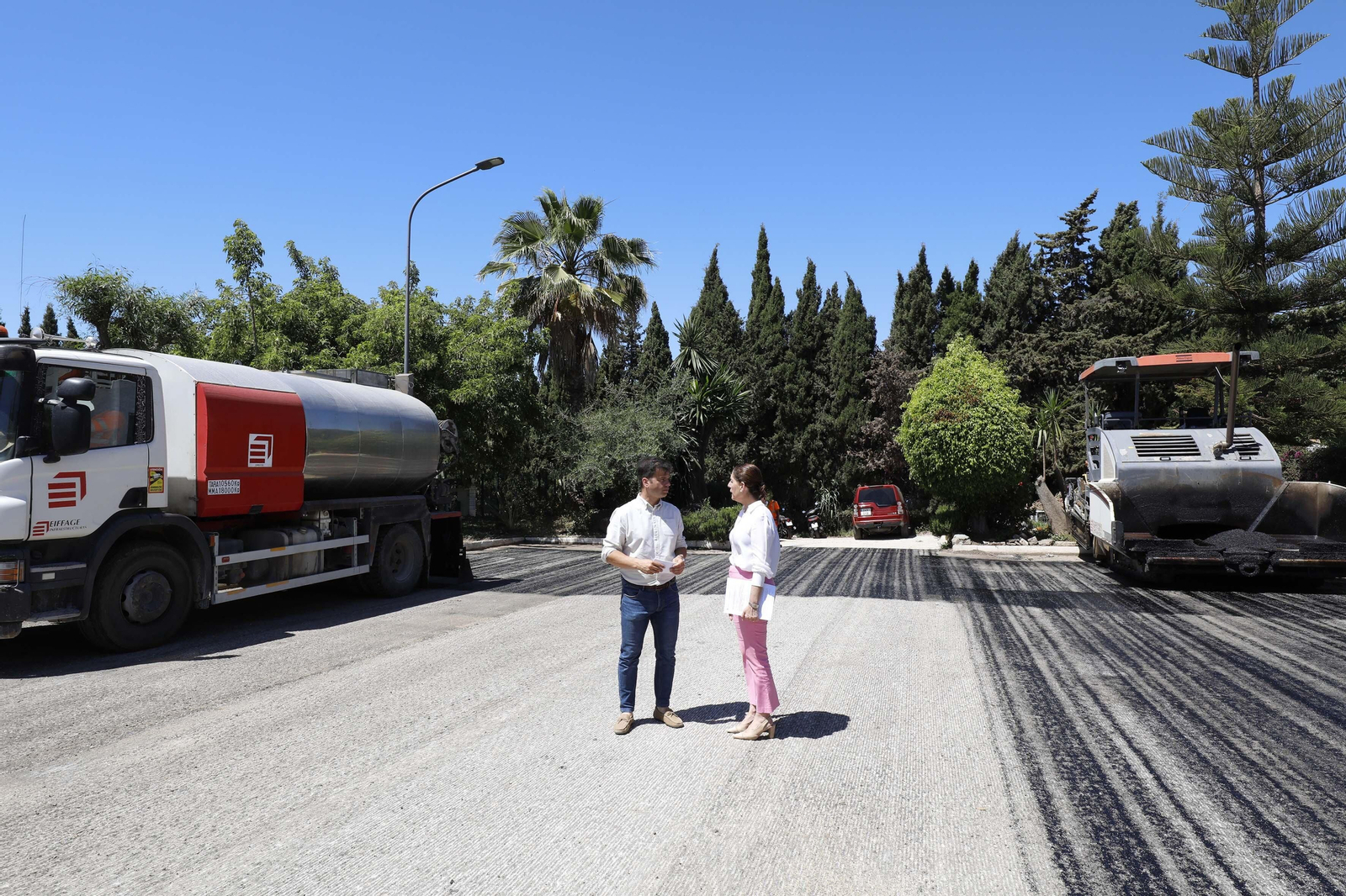 El concejal de Obras, Diego López, y la edil del distrito Oeste de Marbella, Remedios Bocanegra.
