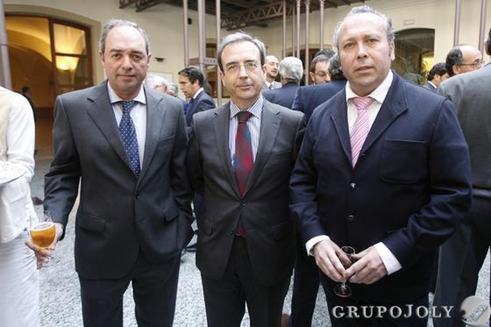 Juan Carlos Fernández, director general del Grupo Joly (en el centro), en compañía de Benjamín Sánchez y José Ferradans, ejecutivos del departamento comercial.  

Foto: Julio Gonzalez-Joaquin Pino-Jose Braza
