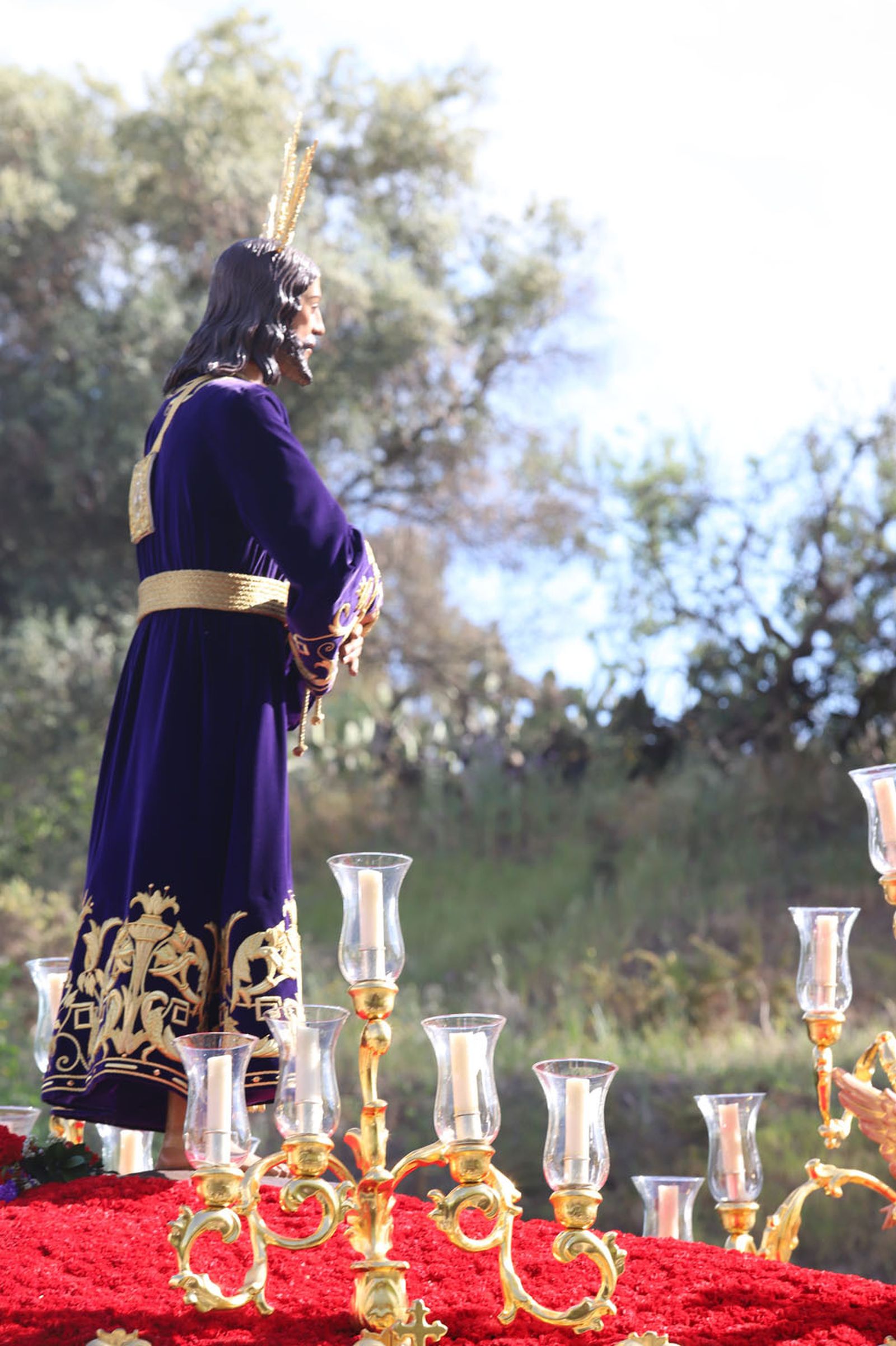 Imágenes del recorrido de la Hermandad del Cristo Cautivo de Huelva