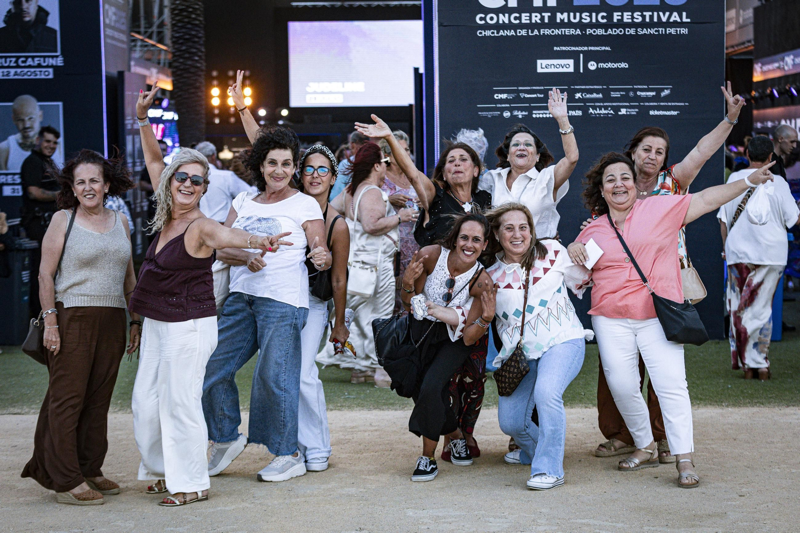 Búscate en las imágenes del concierto de Los Pecos en Concert Music Festival de Chiclana