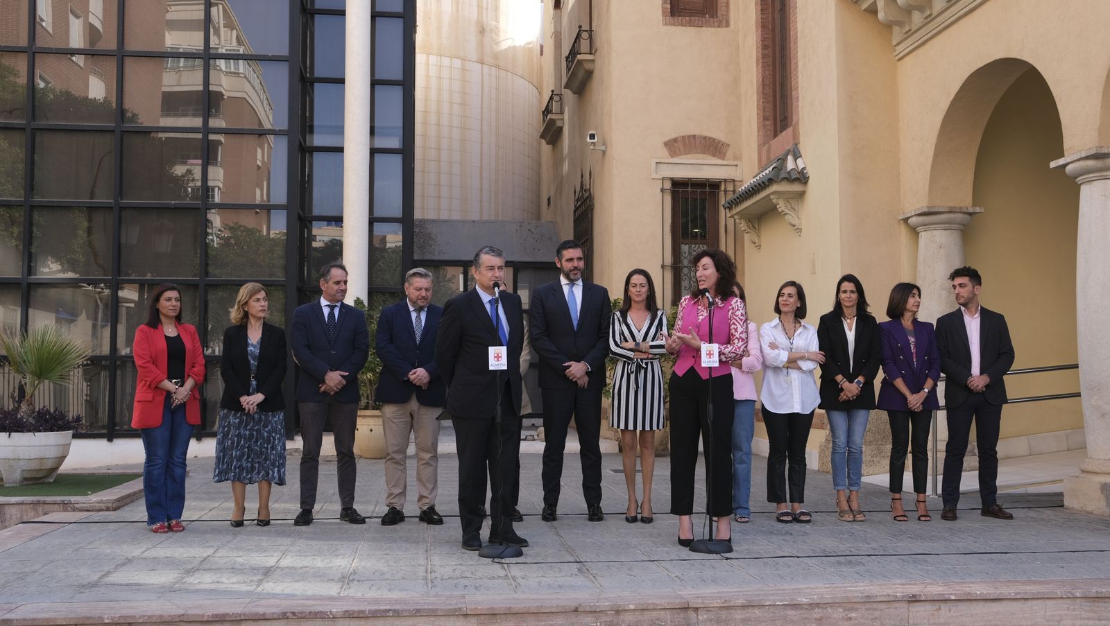 Imágenes de la visita del Consejero de Presidencia, Antonio Sanz, a la Alcaldía de Almería
