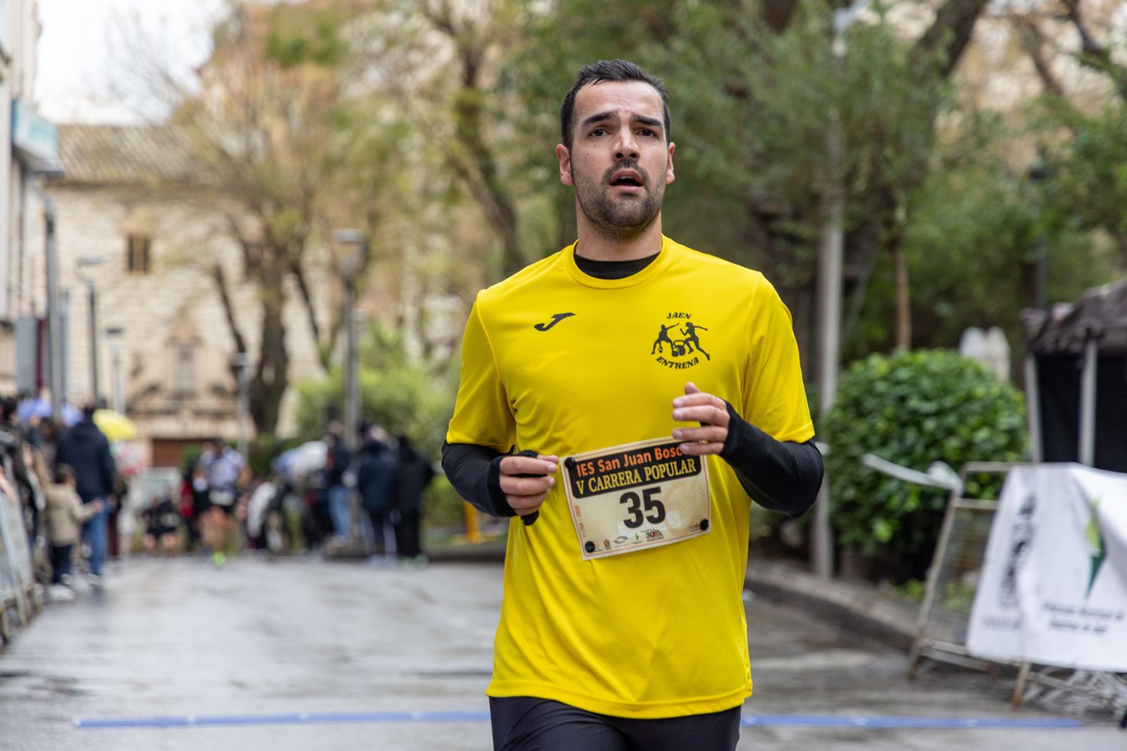 En imágenes: la lluvia no frena a más de un millar de corredores en la V Carrera Popular del IES San Juan Bosco (1)