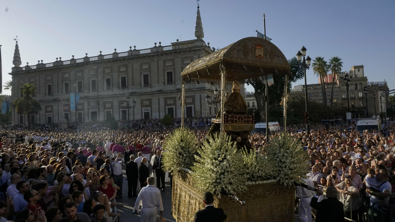 Las mejores imágenes de la procesión de la Virgen de los Reyes 2019