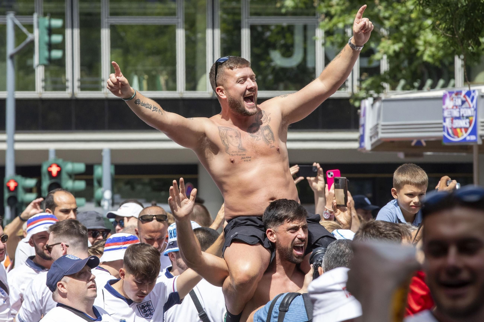 Las fotos de los aficionados de España e Inglaterra antes de la final