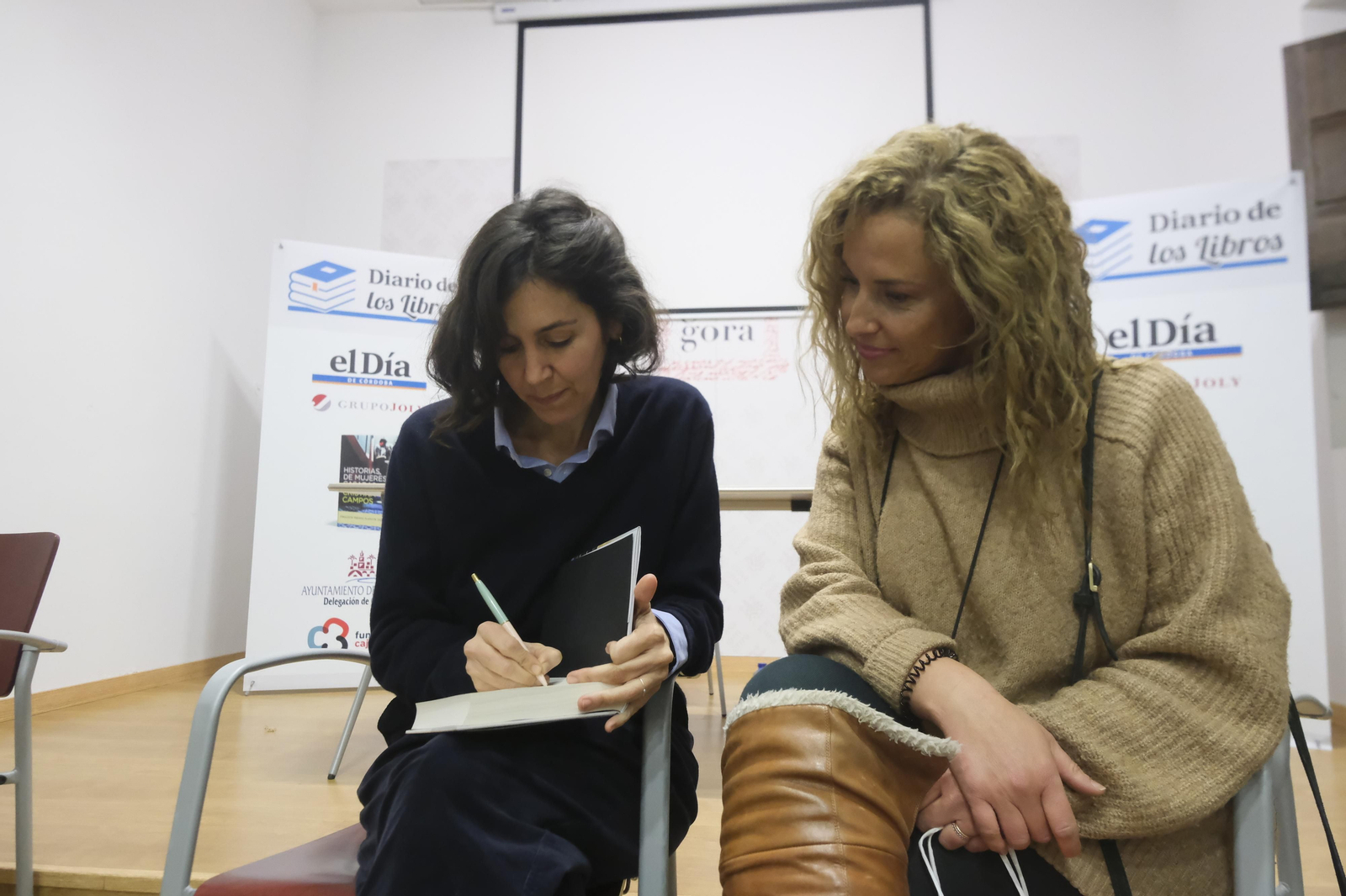 Las imágenes de la presentación de la obra ‘Historias de mujeres casadas’ de Cristina Campos en Córdoba