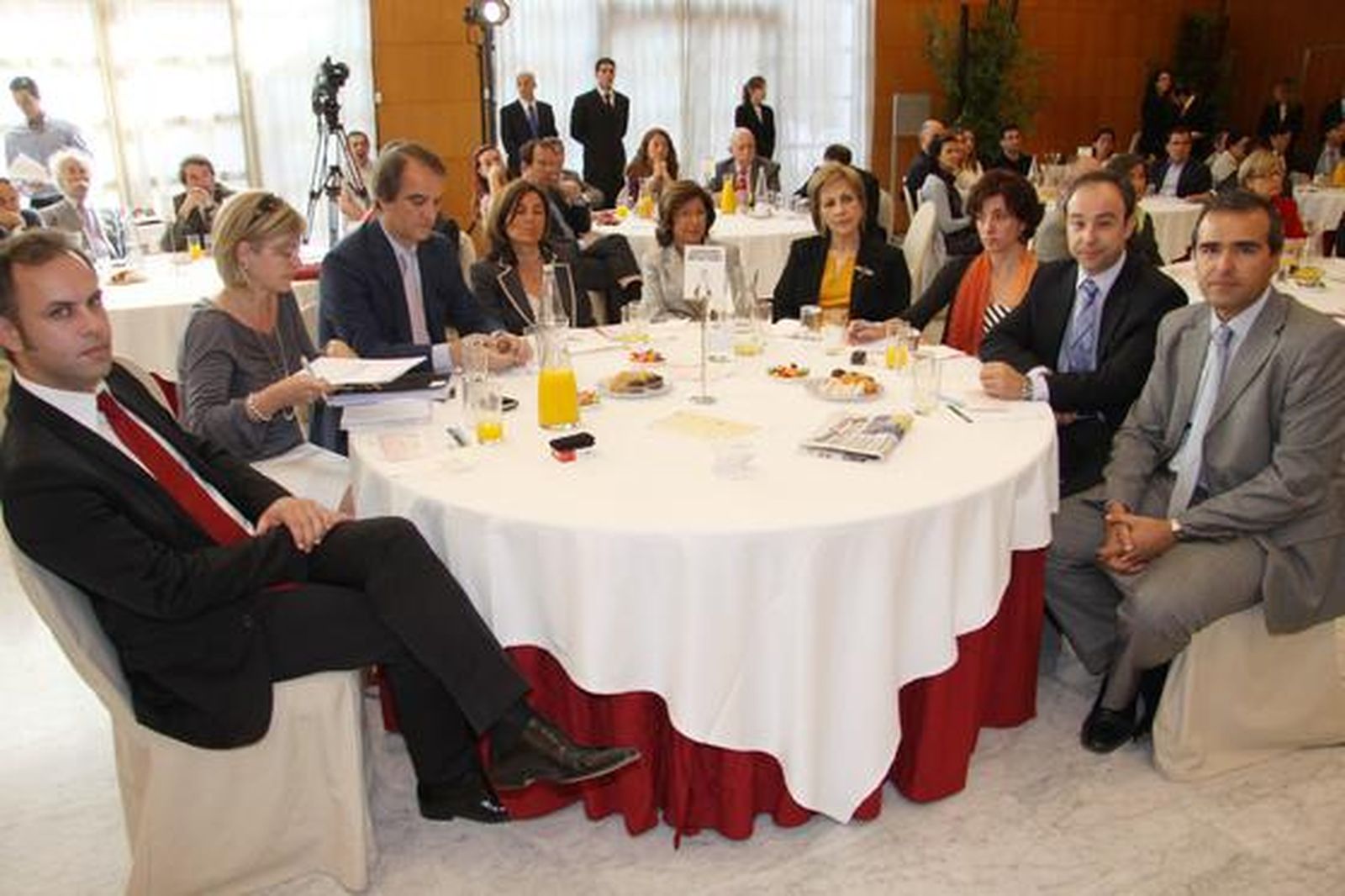 En Foro Joly, Alejandro Bermúdez,Paloma Tortajada,José Luís García del Pueyo,Ana María Lozáno,Maria Valpuesta,Ana María Sánchez,Maria Jose Garde,Pedro Farias,Juan Antonio Perle, durante la celebración del acto en Málaga con el ministro de Educación.

Foto: migue fernandez