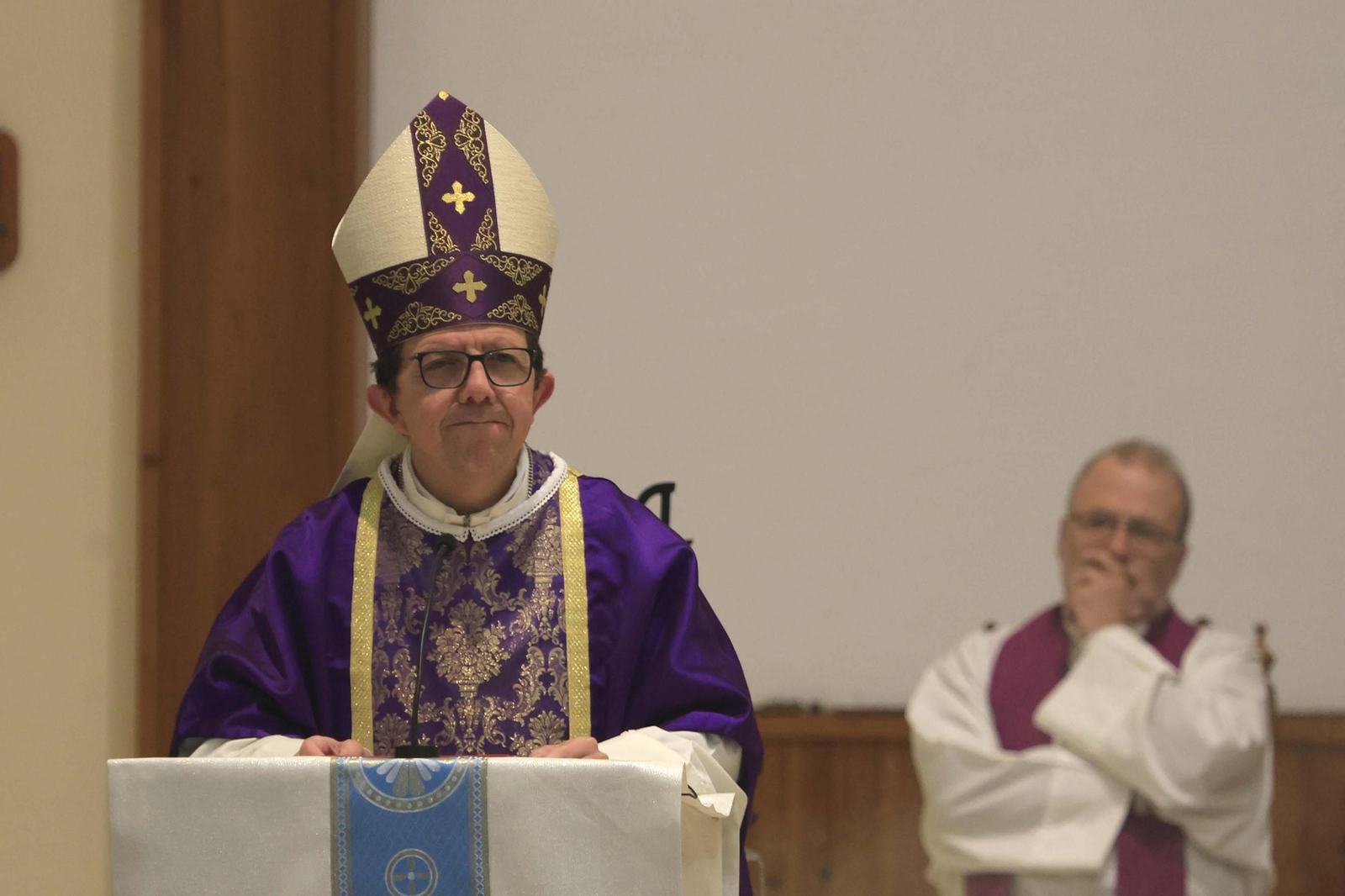 Ramón Valdivia, administrador apostólico de la Diócesis de Cádiz y Ceuta, realiza su primera visita al Campo de Gibraltar con una misa en la iglesia del Saladillo, en Algeciras