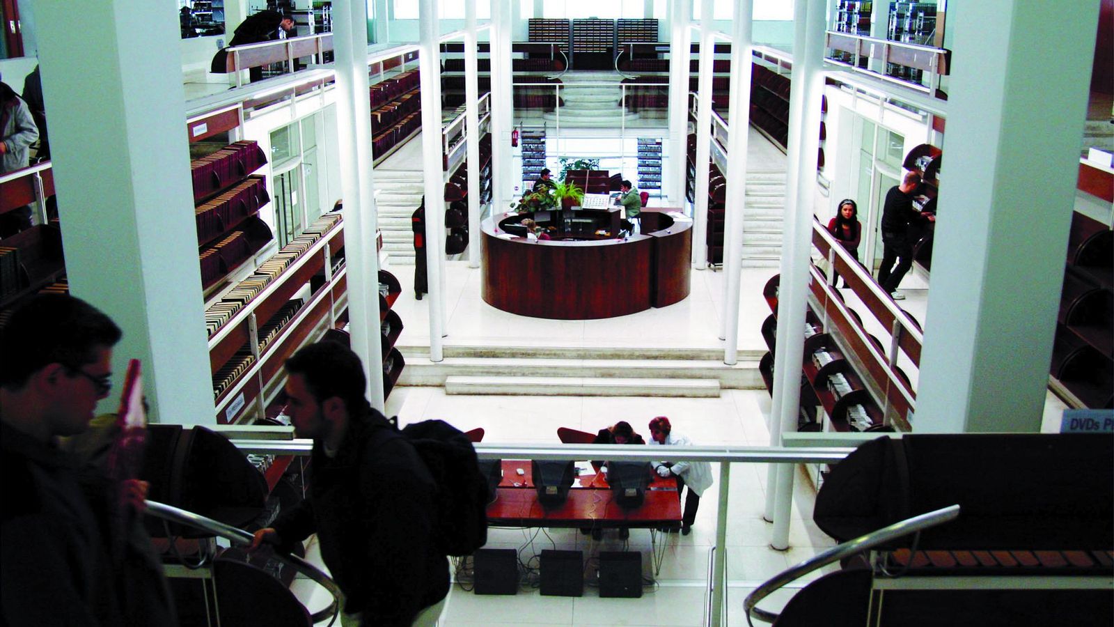 El interior del edificio, en la calle Profesor Sainz Carnero. El interior del edificio, en la calle Profesor Sainz Carnero.