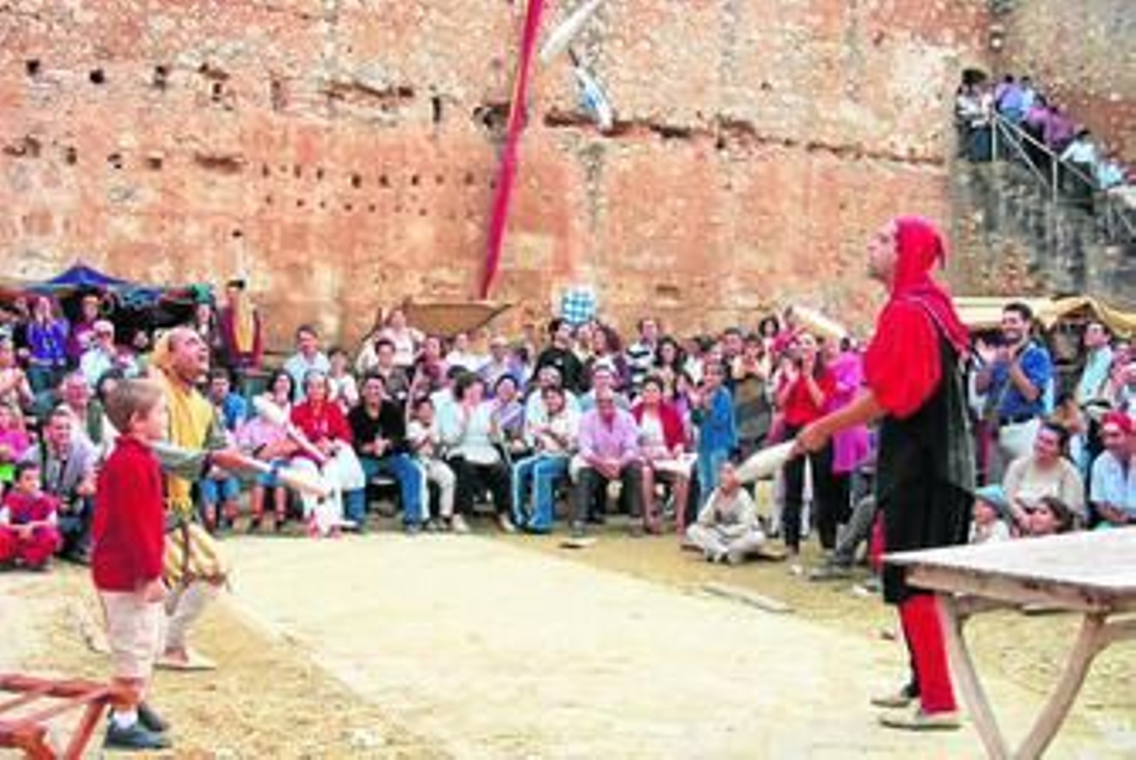 Juegos malabares en el Castillo de los Guzmanes.