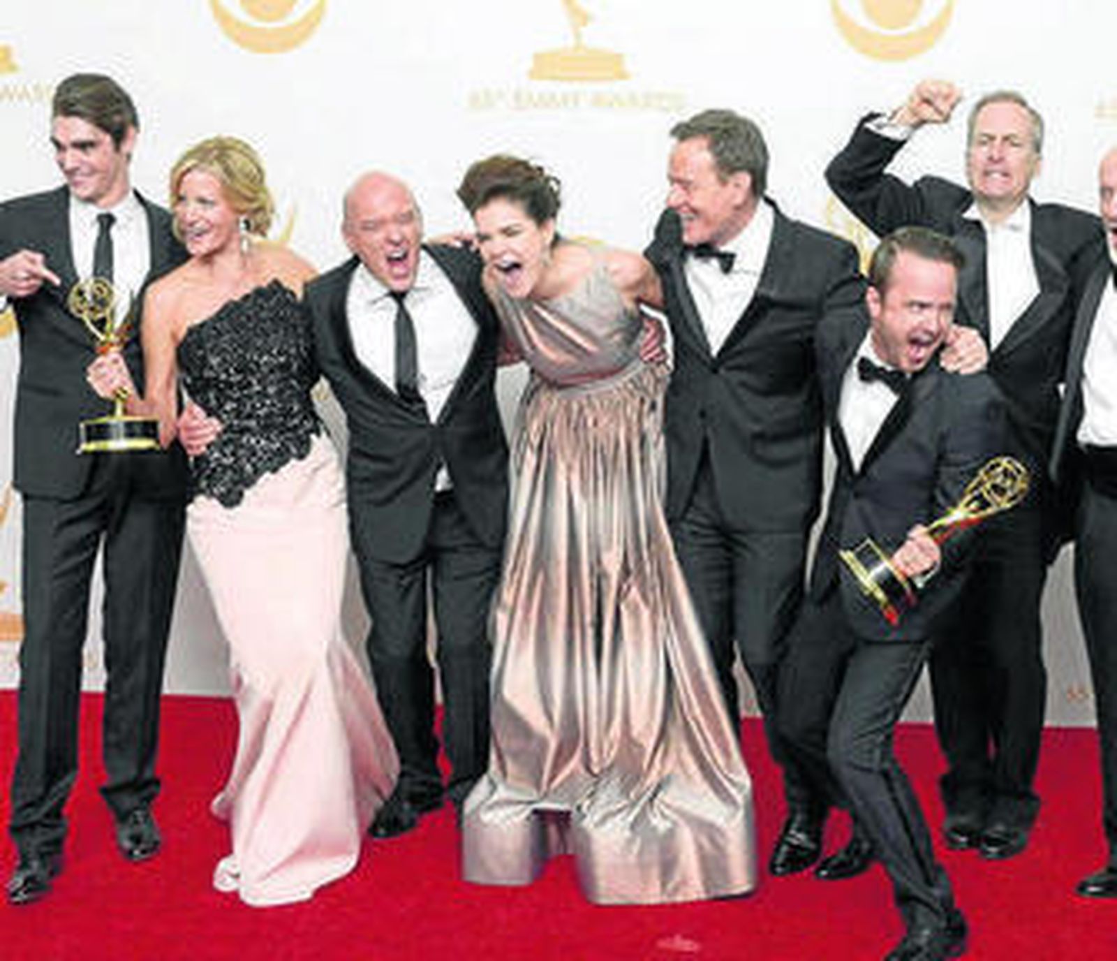 El equipo de 'Breaking Bad' disfrutando de los galardones conseguidos.