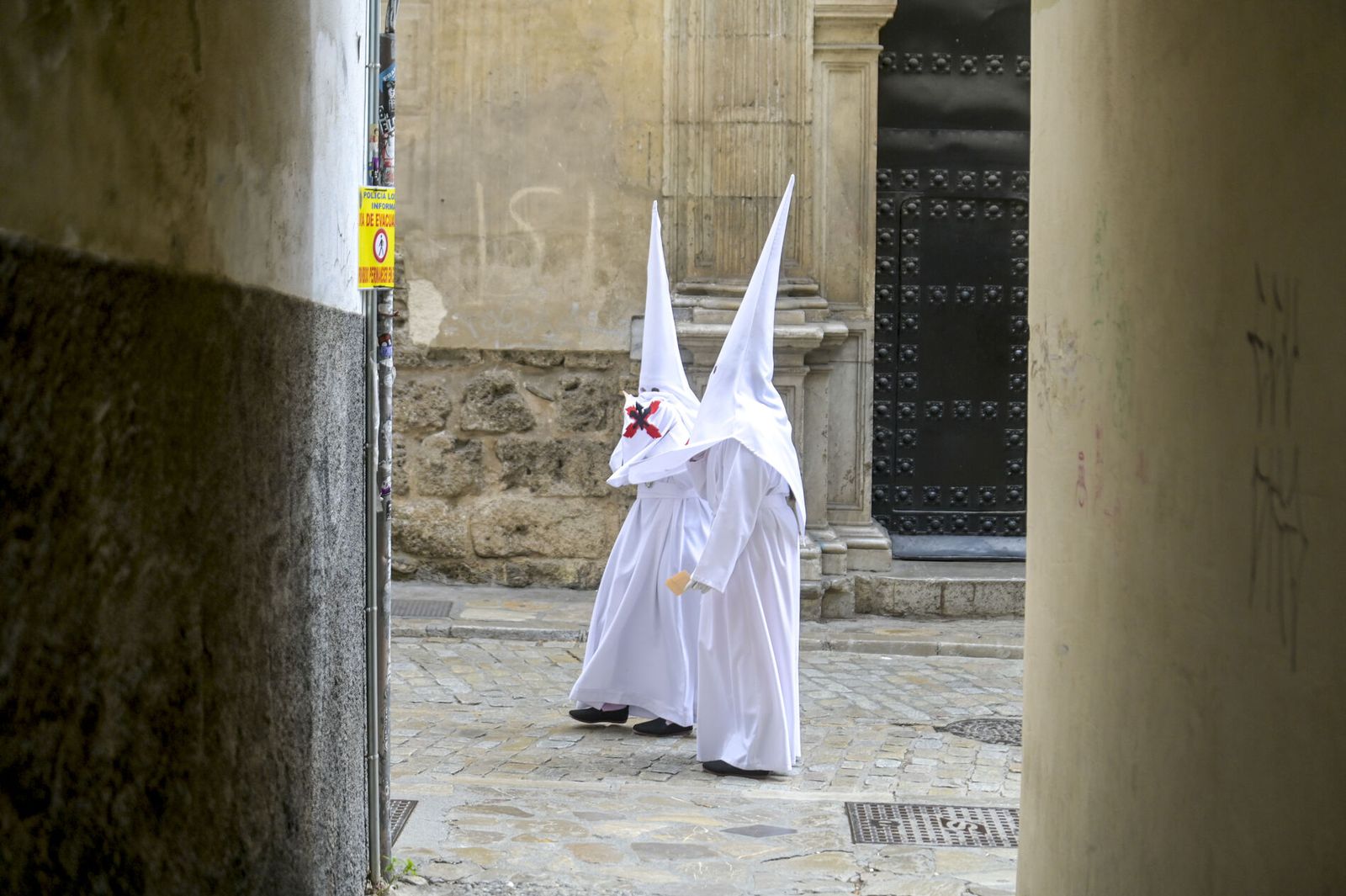 Así vivió Granada la salida de la Cofradía de los Dolores 2025
