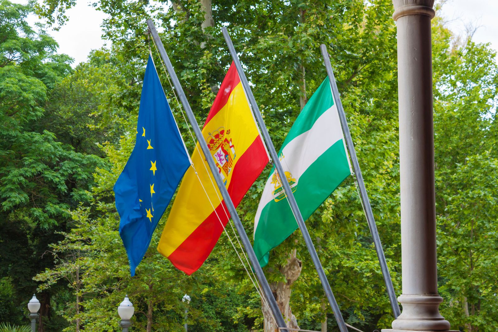 Andalucía contempla deducciones propias.