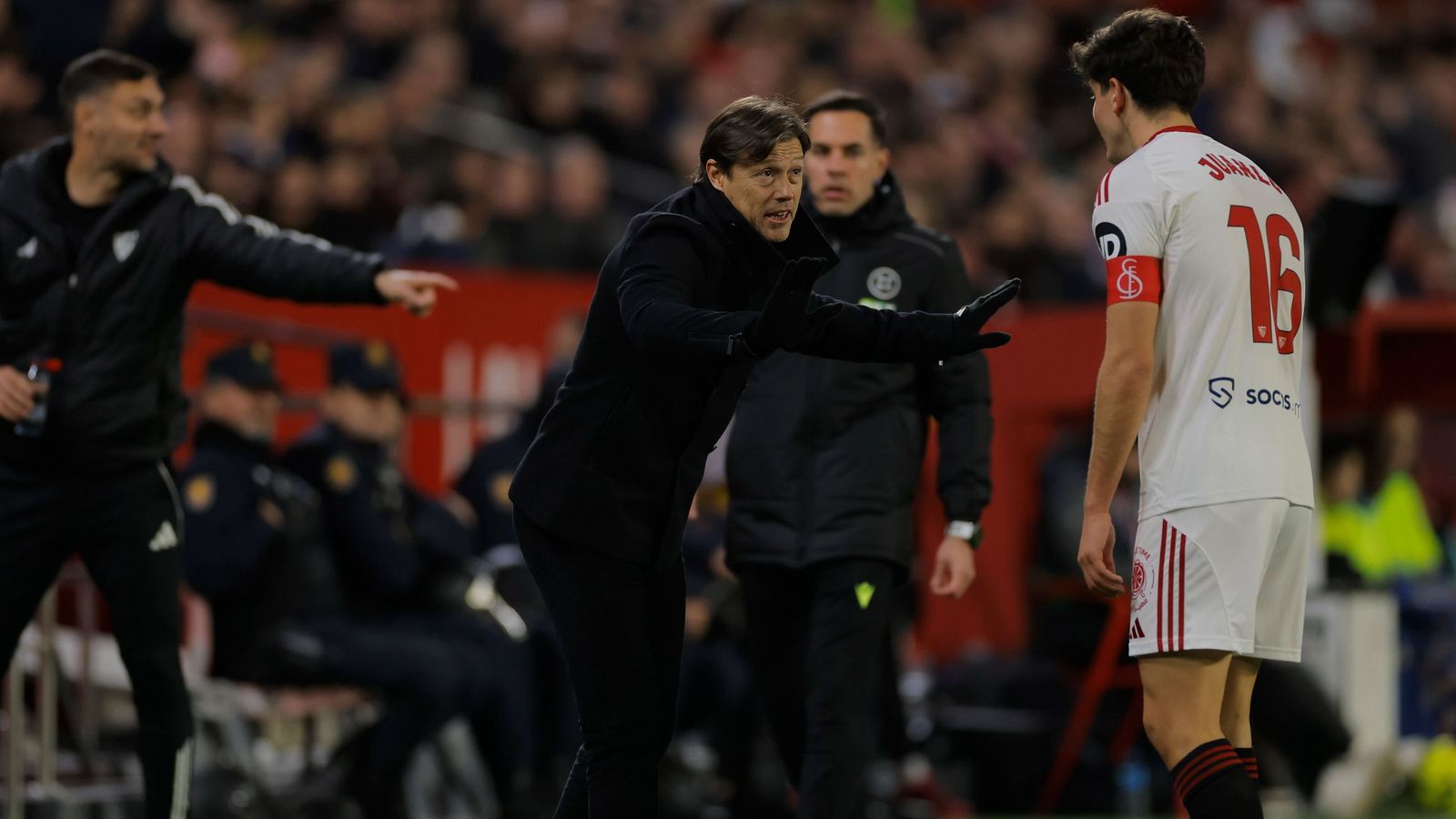 Juanlu con Matías Almeyda en el encuentro ante el Athletic.