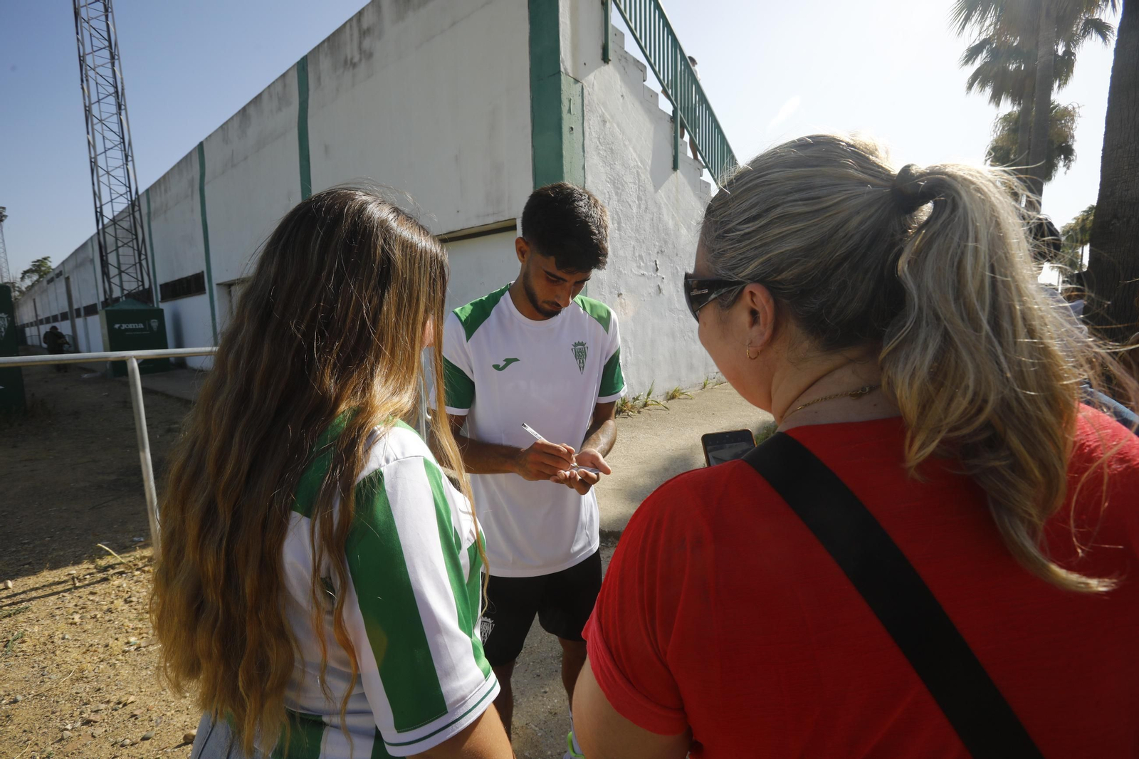 La ilusión puede con el calor en el primer entrenamiento del Córdoba CF