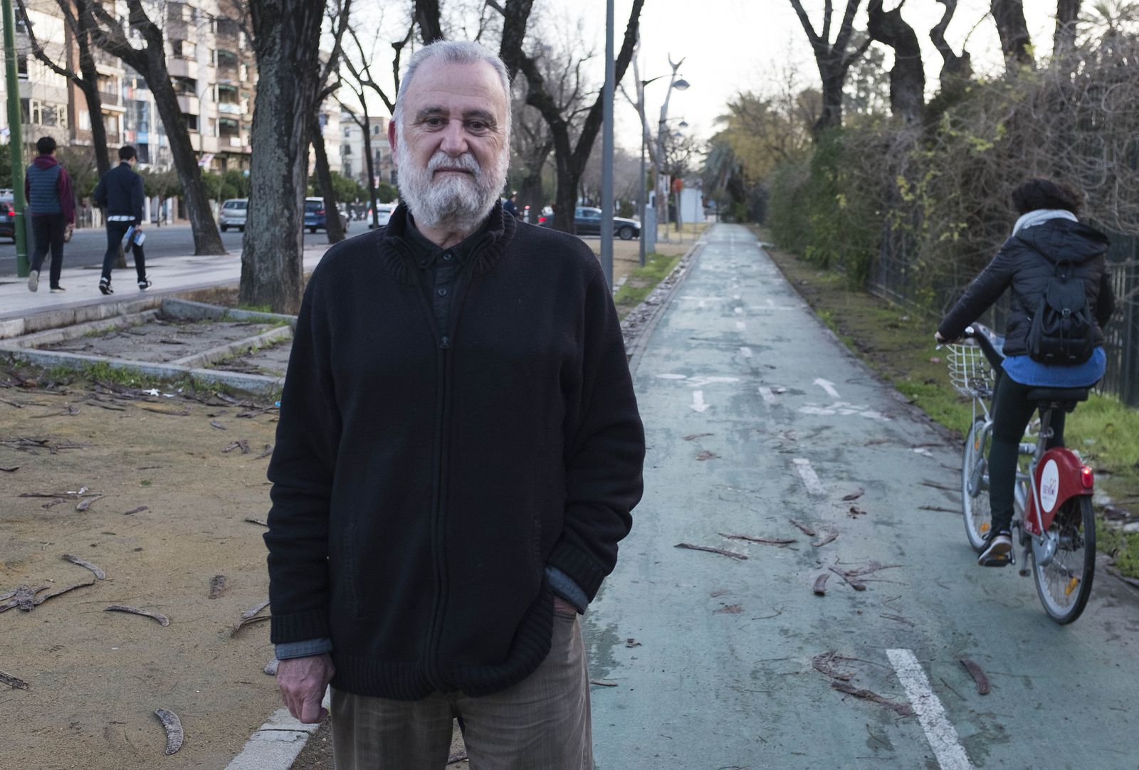 Antonio Rodrigo Torrijos, junto al carril-bici de Jardines Murillo. Parte de su legado municipal.