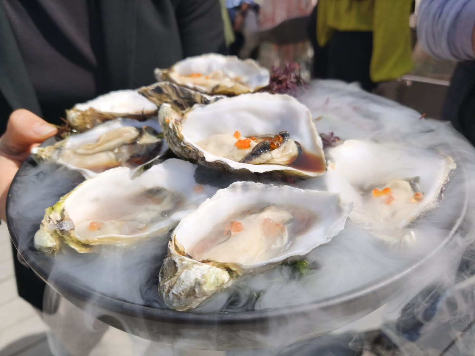 Las ostras con salsa ponzu también se sirven ya en la azotea del Radisson.