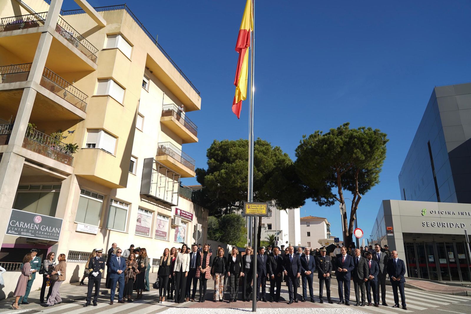 Izado de la bandera en Algeciras.