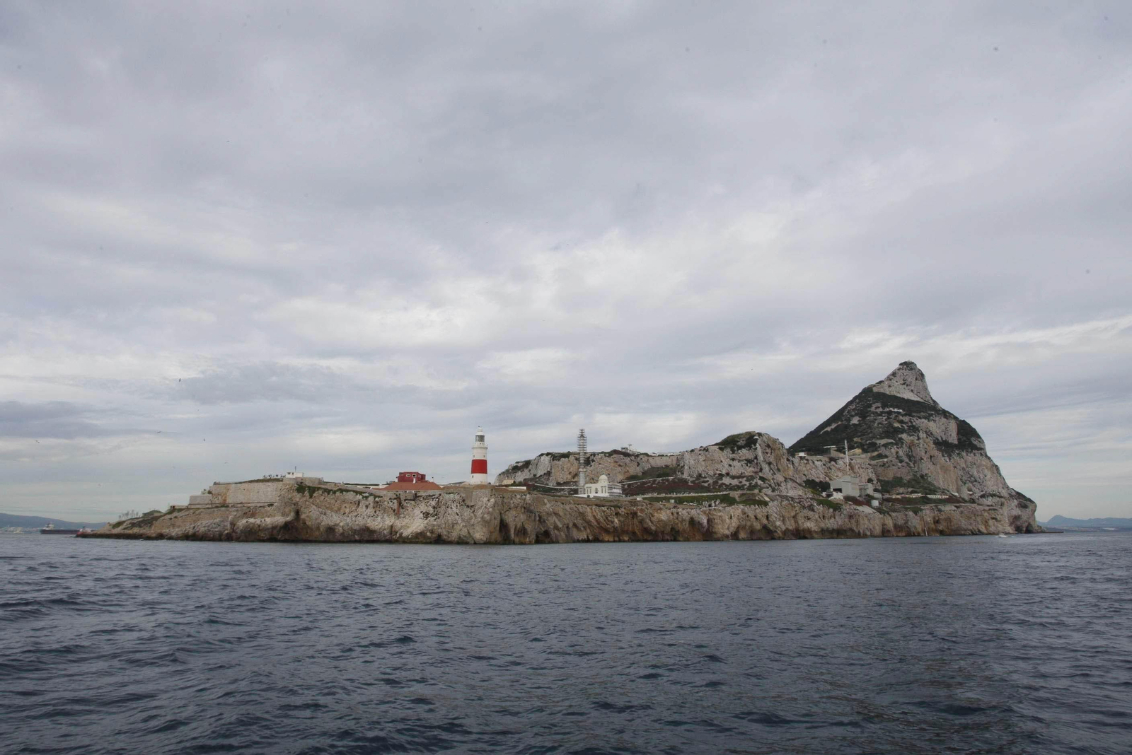 Vista del Peñón, desde la zona de Punta Europa.