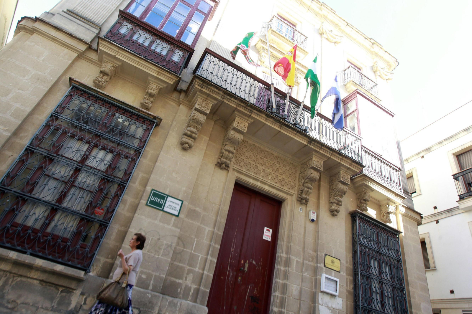 Fachada de la extensión de la UNED en Jerez, en la calle San Cristóbal.