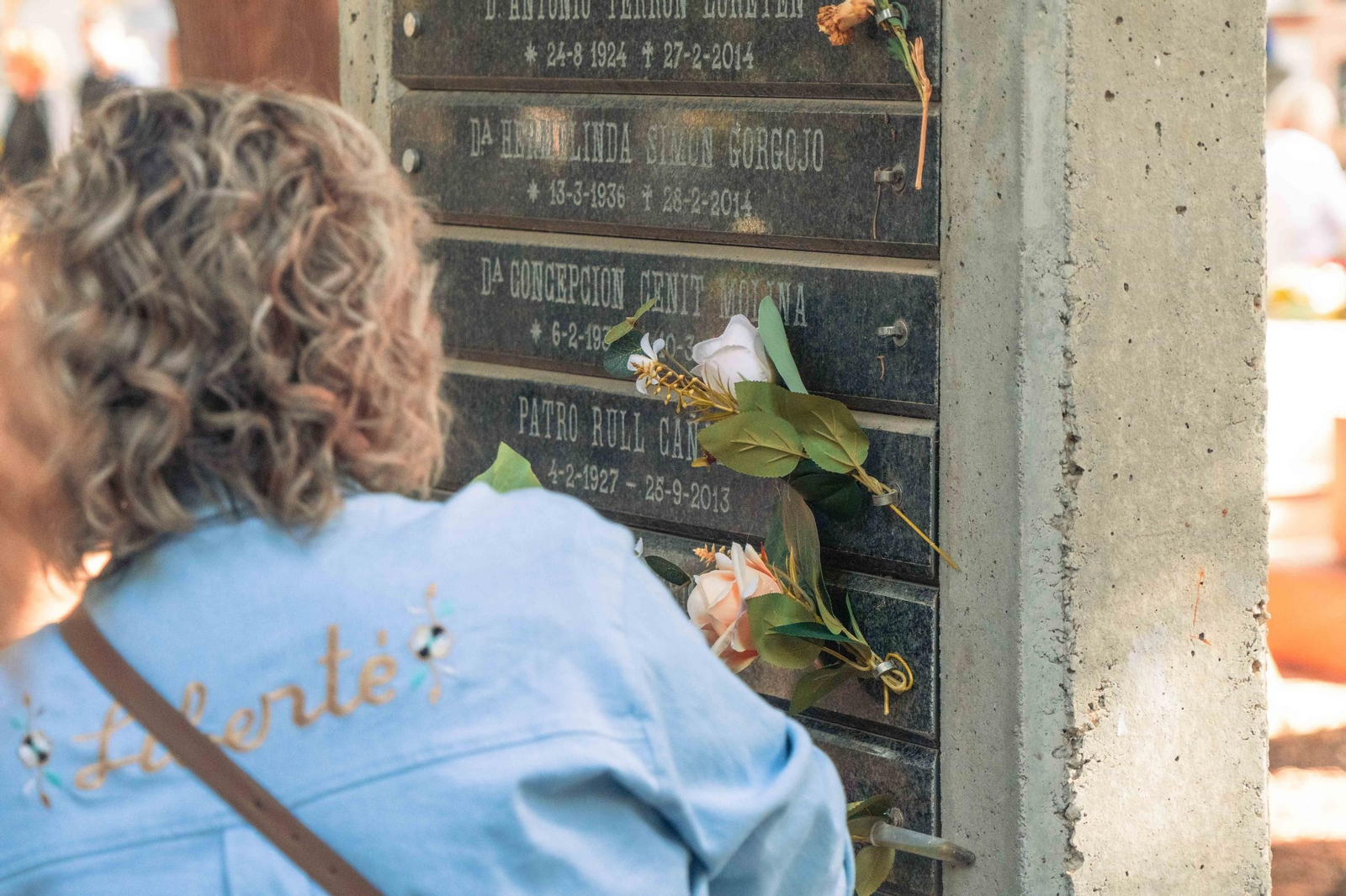 Las imágenes del Día de los Santos en el cementerio de Granada