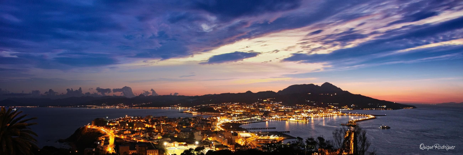 Panorámica de Ceuta al atardecer.