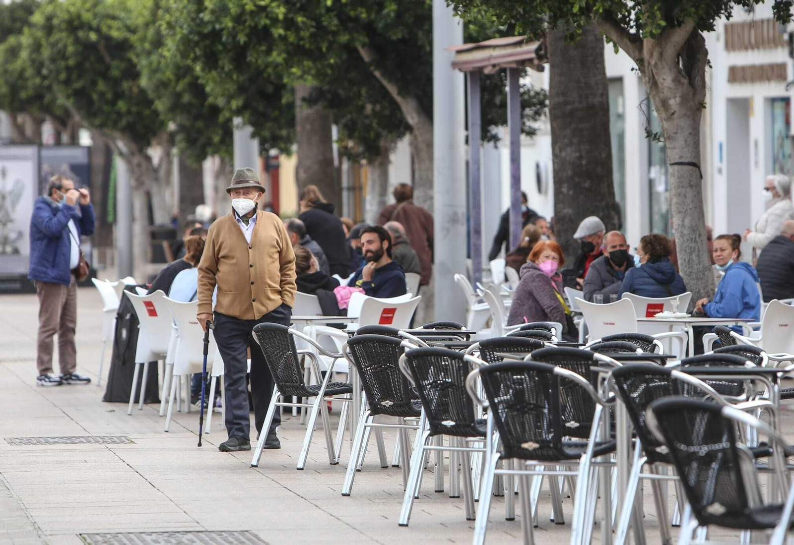Terrazas de varios establecimientos hosteleros en la calle Real.