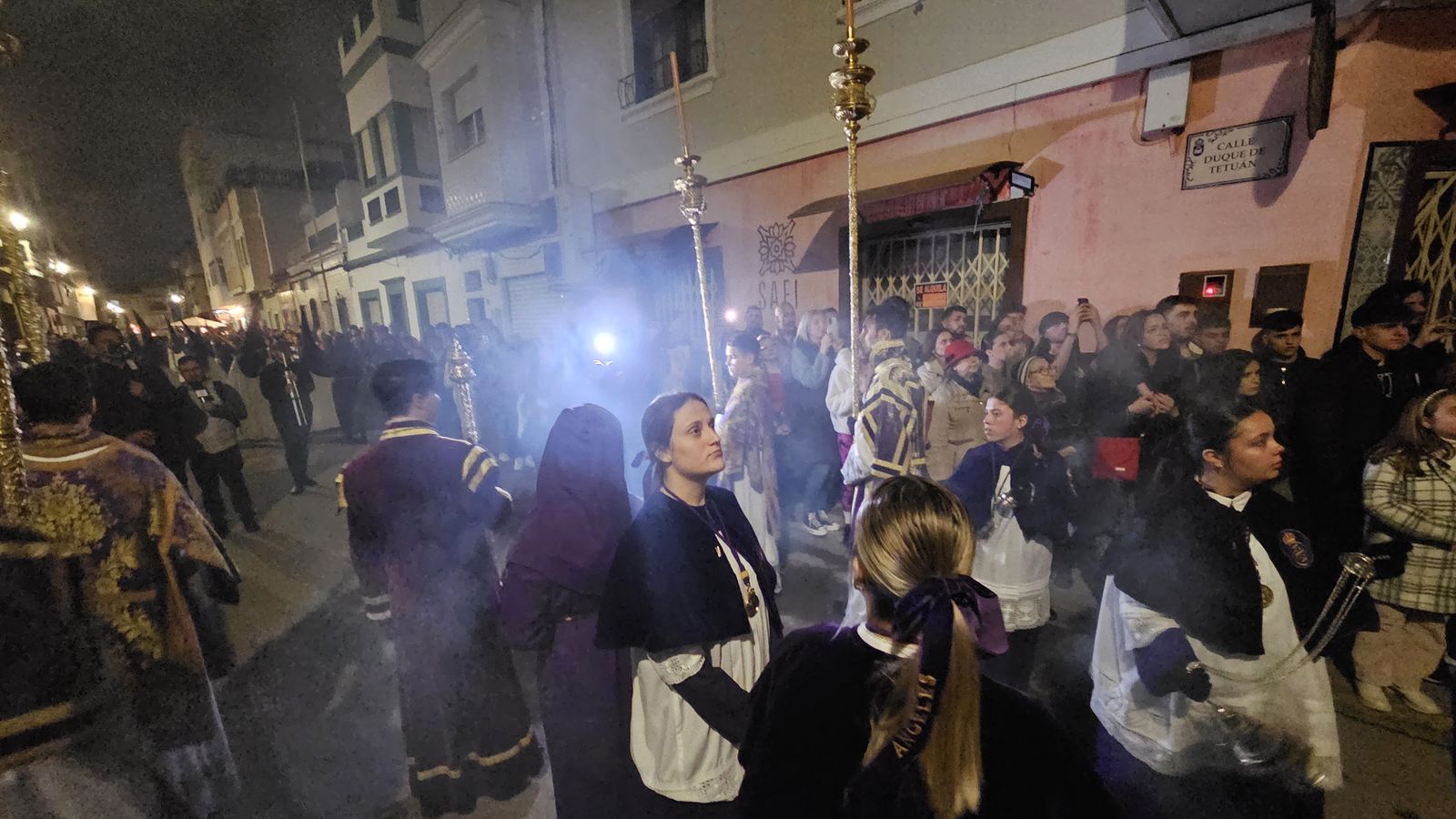 Fotos del Jueves Santo en La Línea: Perdón y la Salud, Gran Poder y Angustias
