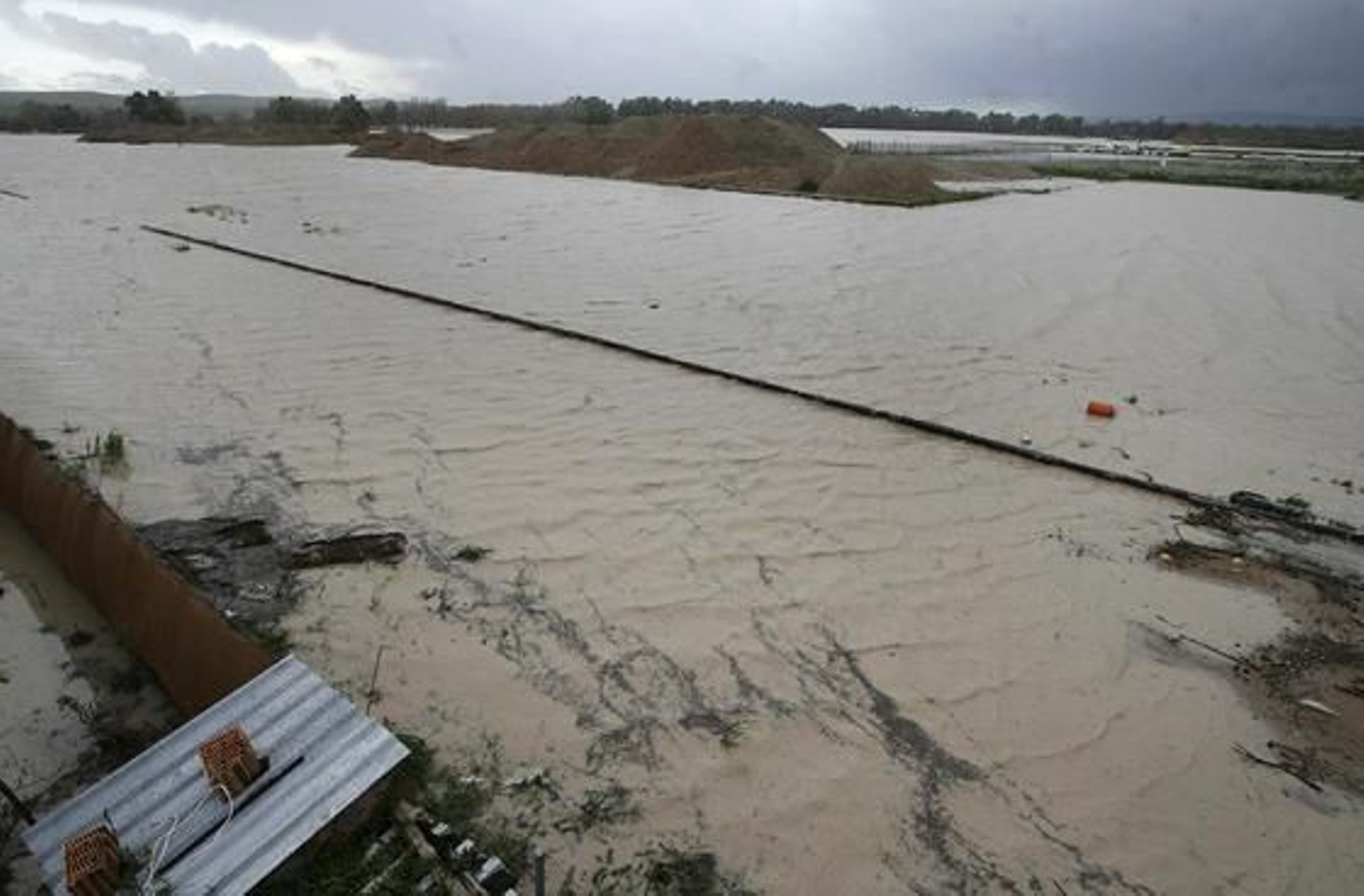 La crecida del río Gualdaquivir inunda algunas zonas de la provincia.