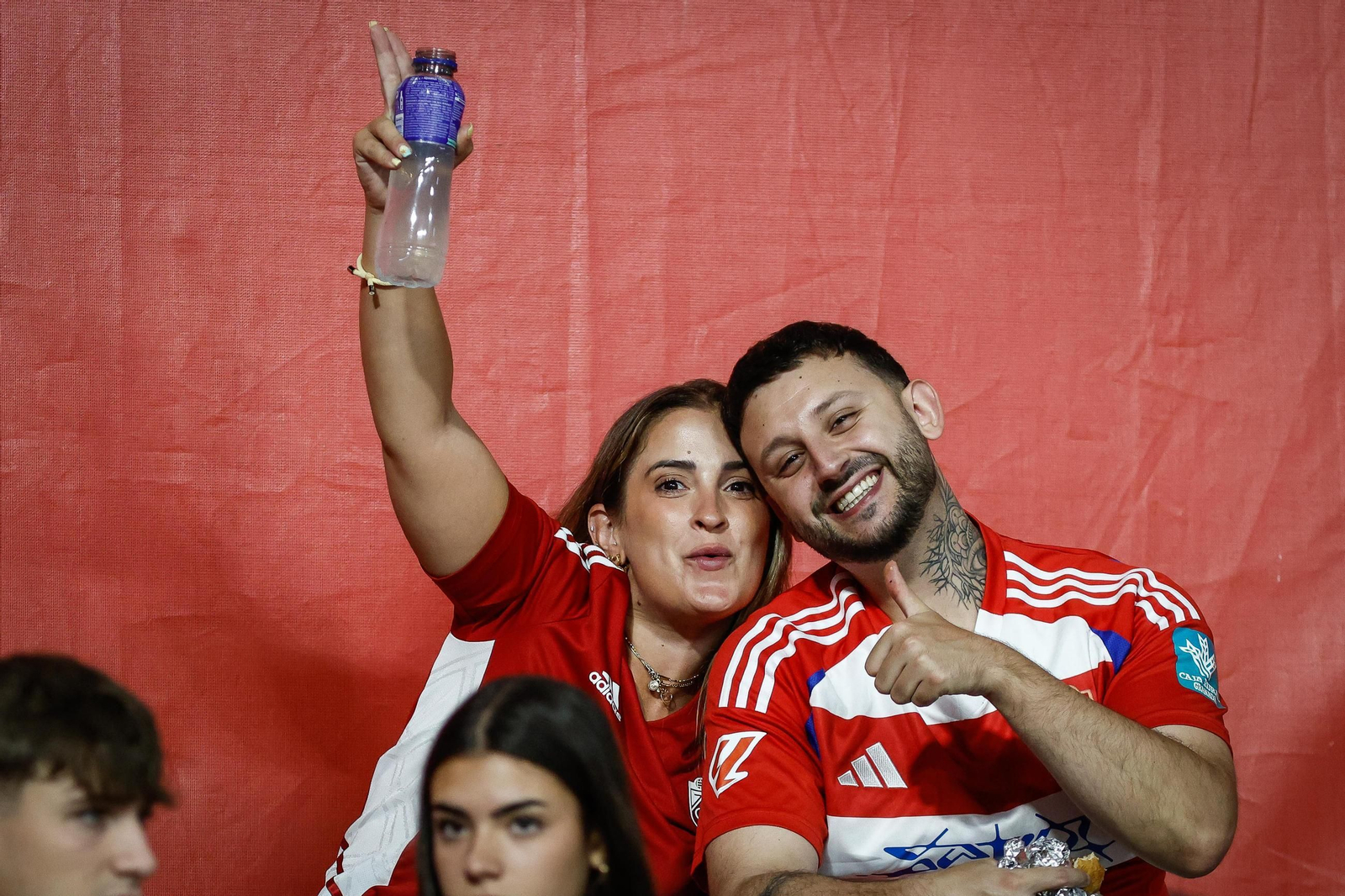 Encuéntrate en la grada de Los Cármenes en el Granada-Mirandés