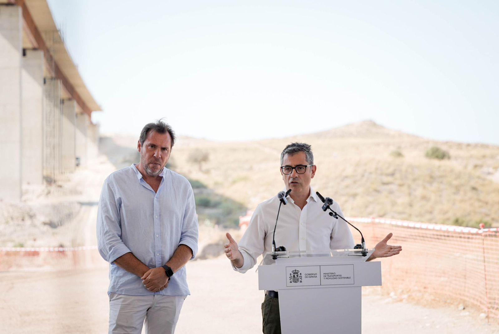 Los ministros Félix Bolaños y Óscar Puente visitan el viaducto de los Feos de Almería