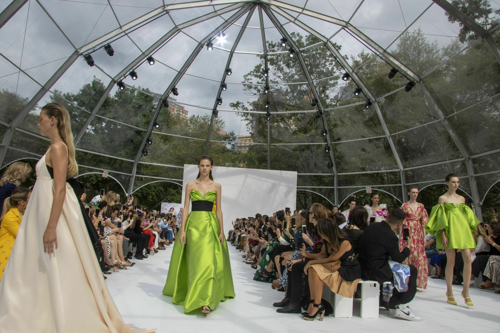 Carolina Herrera Primavera - Verano 2020, las fotos del desfile en la New York Fashion Week