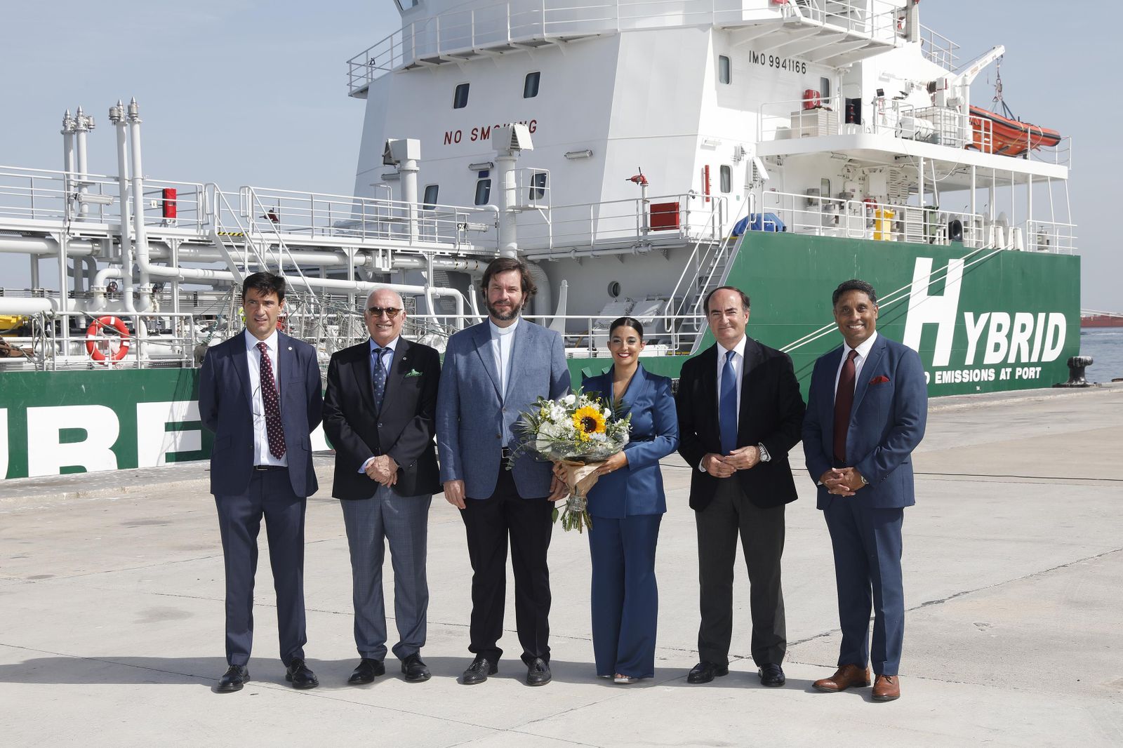 Representantes de la Autoridad Portuaria Bahía de Algeciras, autoridades locales, Cepsa y Marine Fuel Solutions.