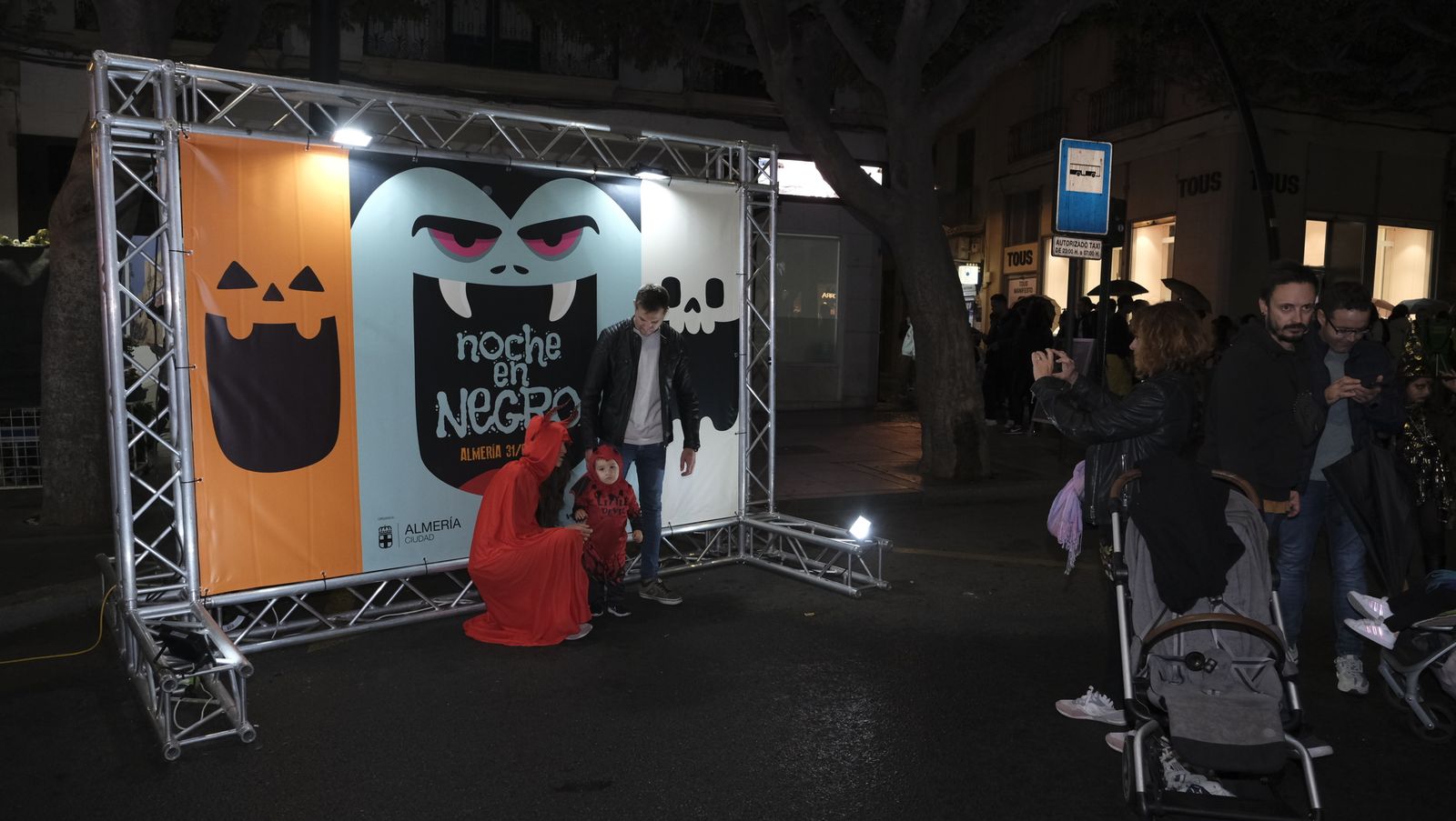 Imágenes de la Noche en Negro de Almería