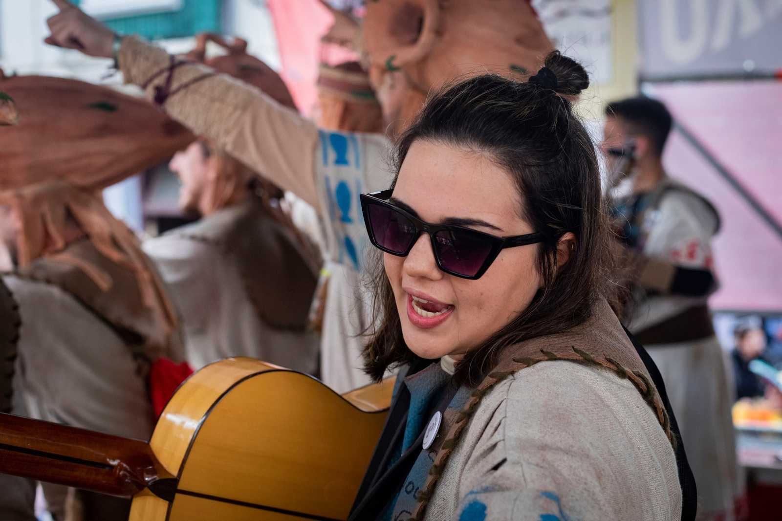 Las mejores imágenes de un Lunes de Coros pasado por agua en el Carnaval de Cádiz 2024