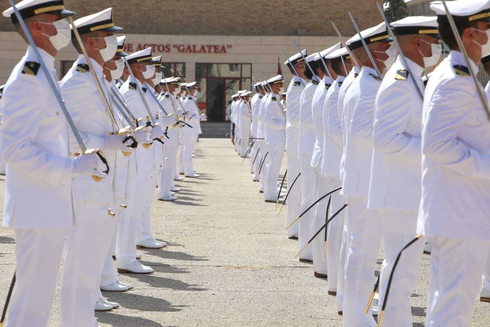 Entrega de despachos en la Escuela de Suboficiales de la Armada