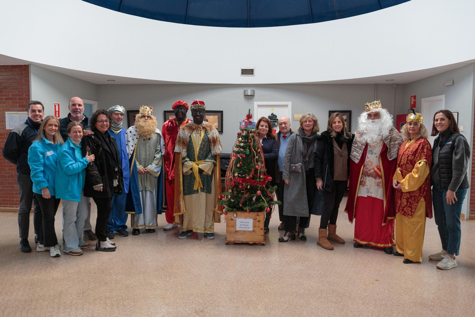 Las fotos de la visita de los Reyes Magos en la cárcel de Sevilla-I