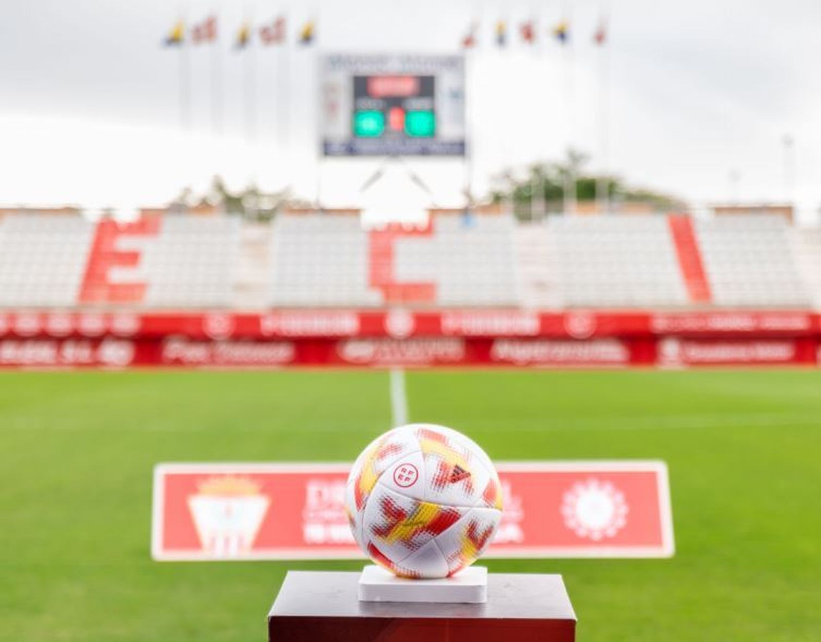 El estadio Nuevo Mirador, preparado para este domingo.