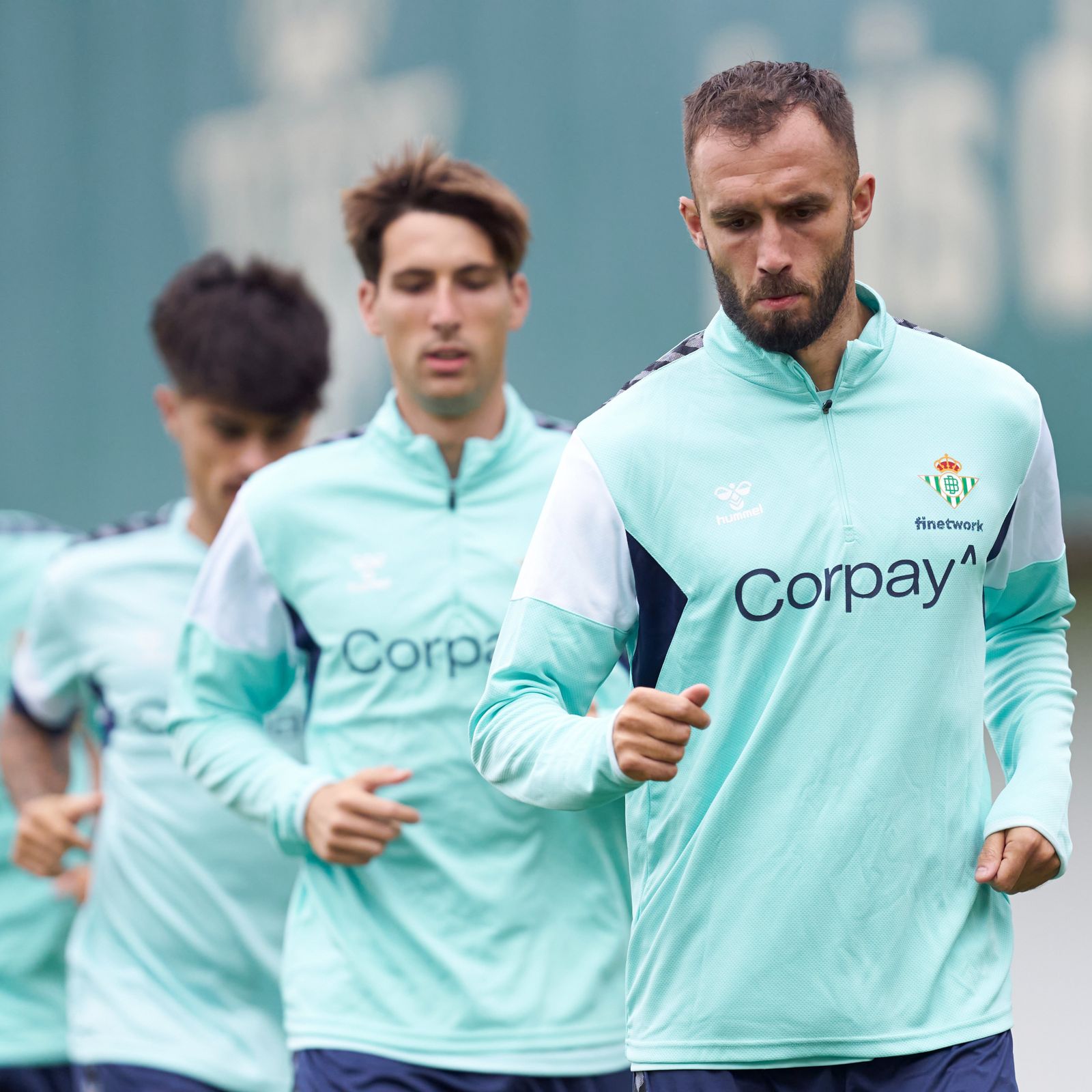 Pezzella se ejercita con el Betis en la Ciudad Deportiva Luis de Sol.